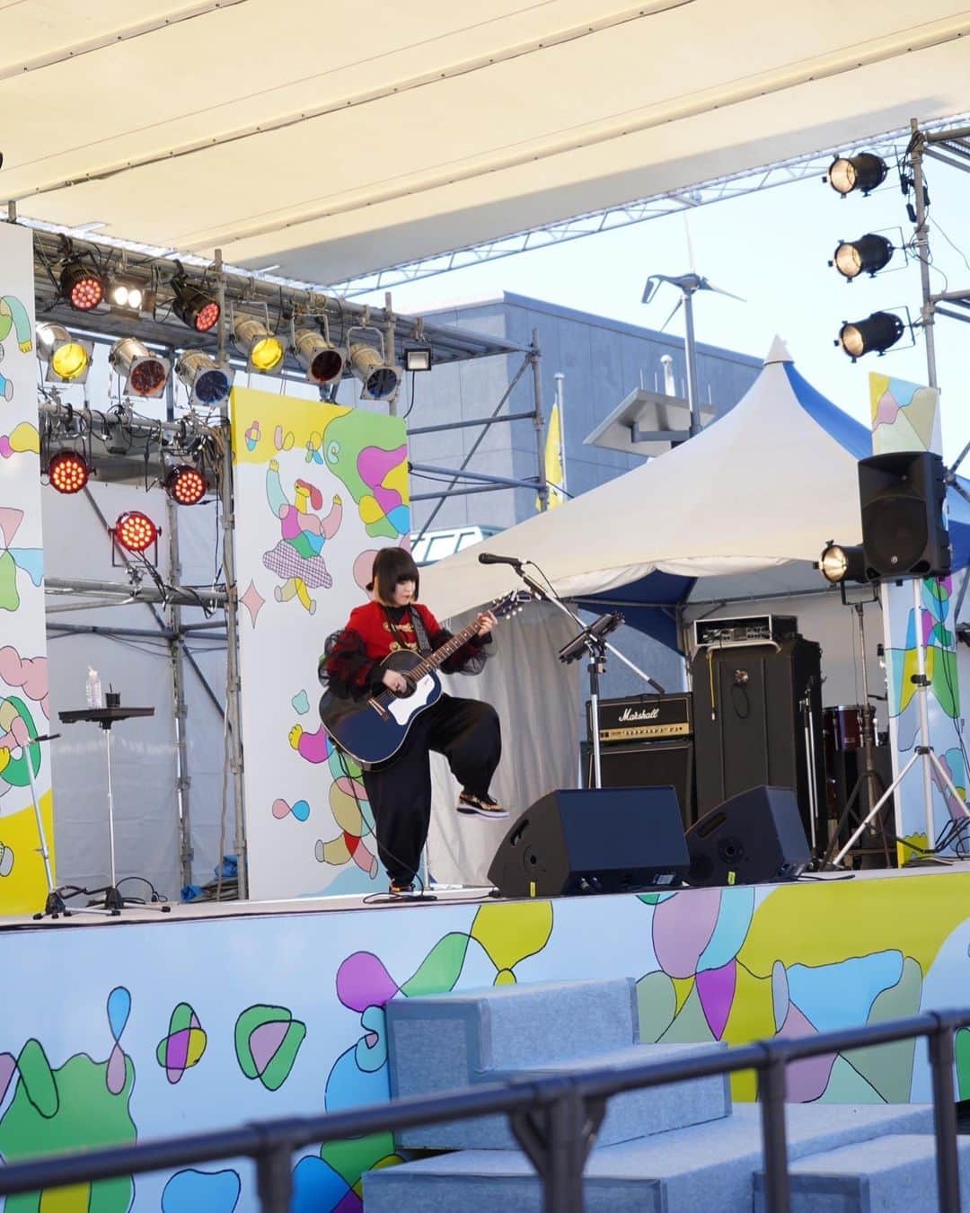 のインスタグラム：「🦎　LIVE 🦎 ⁡ #佐賀さいこうフェス 2023 ＿＿＿＿＿＿＿＿＿＿＿＿ ⁡ 朝早くからお集まりいただきありがとうございました！コロナ明け初の制限なしのフェス出演🕺 みんなの勢いを感じる楽しいライブでした🌈 ⁡ 次は、11/11(土)名刺お渡し会@アニメイトモラージュ佐賀 で帰ってくるので、また会いましょう！！！！！ ⁡ 2023.10.22 〜SET LIST〜 ⁡ 1.トーキョー 2.アリスは夢を見ることが出来ない 3.ヨトギバナシ 4.思春期中二話症候群 5.Queen of the Night(初披露) ⁡ ⁡ #kanoerana #anime #kanoe #acoustic #guitar  #summer #anime #kanoe #yukata #OP #ティアムーン帝国物語#acoustic #guitar #live #band #anime #アニメ #アニソン  キャプションを入力…」