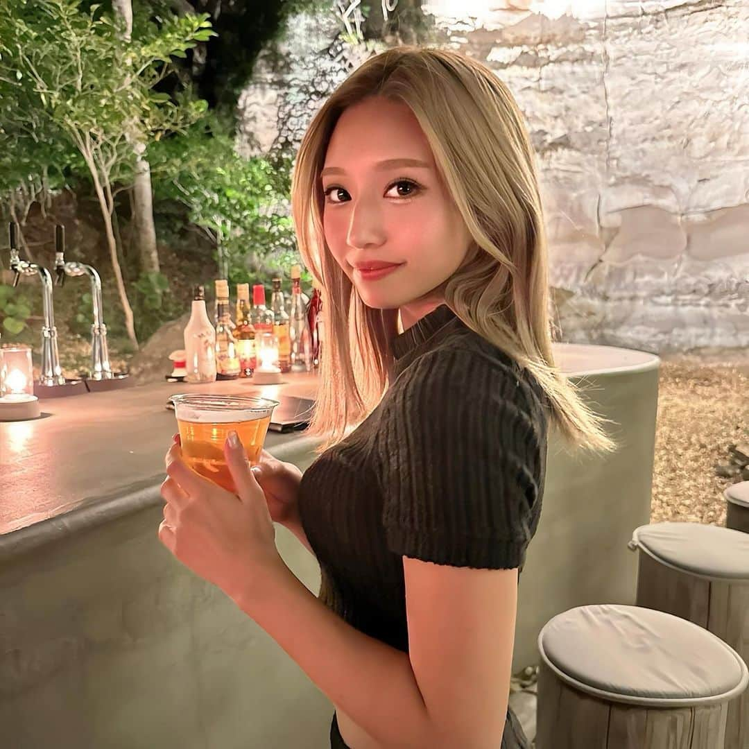 なーちゃんさんのインスタグラム写真 - (なーちゃんInstagram)「・ おしゃれなバー🍸💓 この壁見てロッククライミングしたくなったんだ🧗✨✨笑 ・ すぐ顔赤くなる🍎 酔うと楽しくなって長くなるタイプかな🙋‍♀️💓 ・ ・ ・ #bar #おしゃれバー #アウトドア #ロッククライミング」10月23日 18時01分 - nanasan_gram7