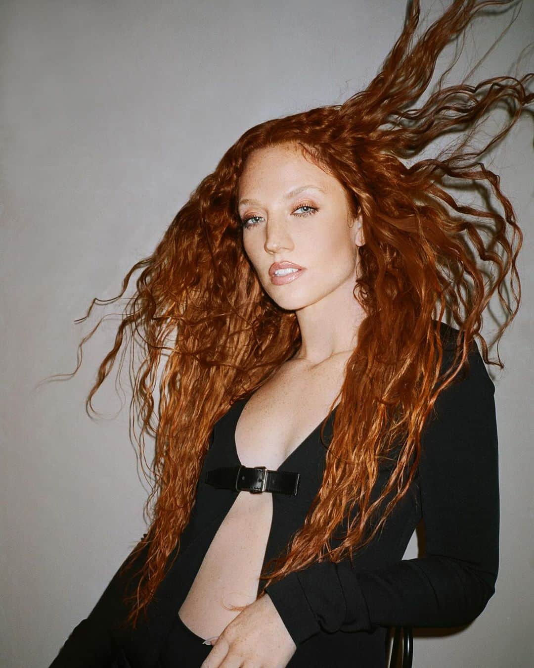 ジェス・グリンのインスタグラム：「Summer 24.. I’ll be seeing you! I can’t wait! 🖤 Pre-order my album to get access to exclusive pre-sale!」