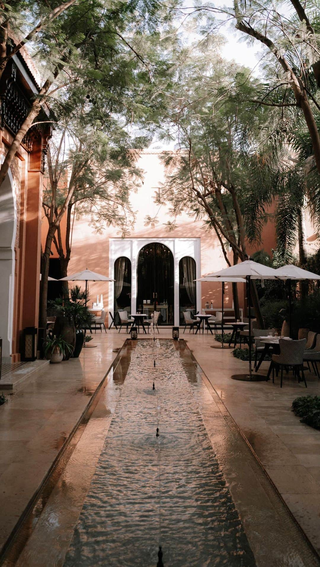 NICOLAS SIMOESのインスタグラム：「Feeling in a dream, mesmerised 🌞🇲🇦 #RoyalMansour #Marrakech」