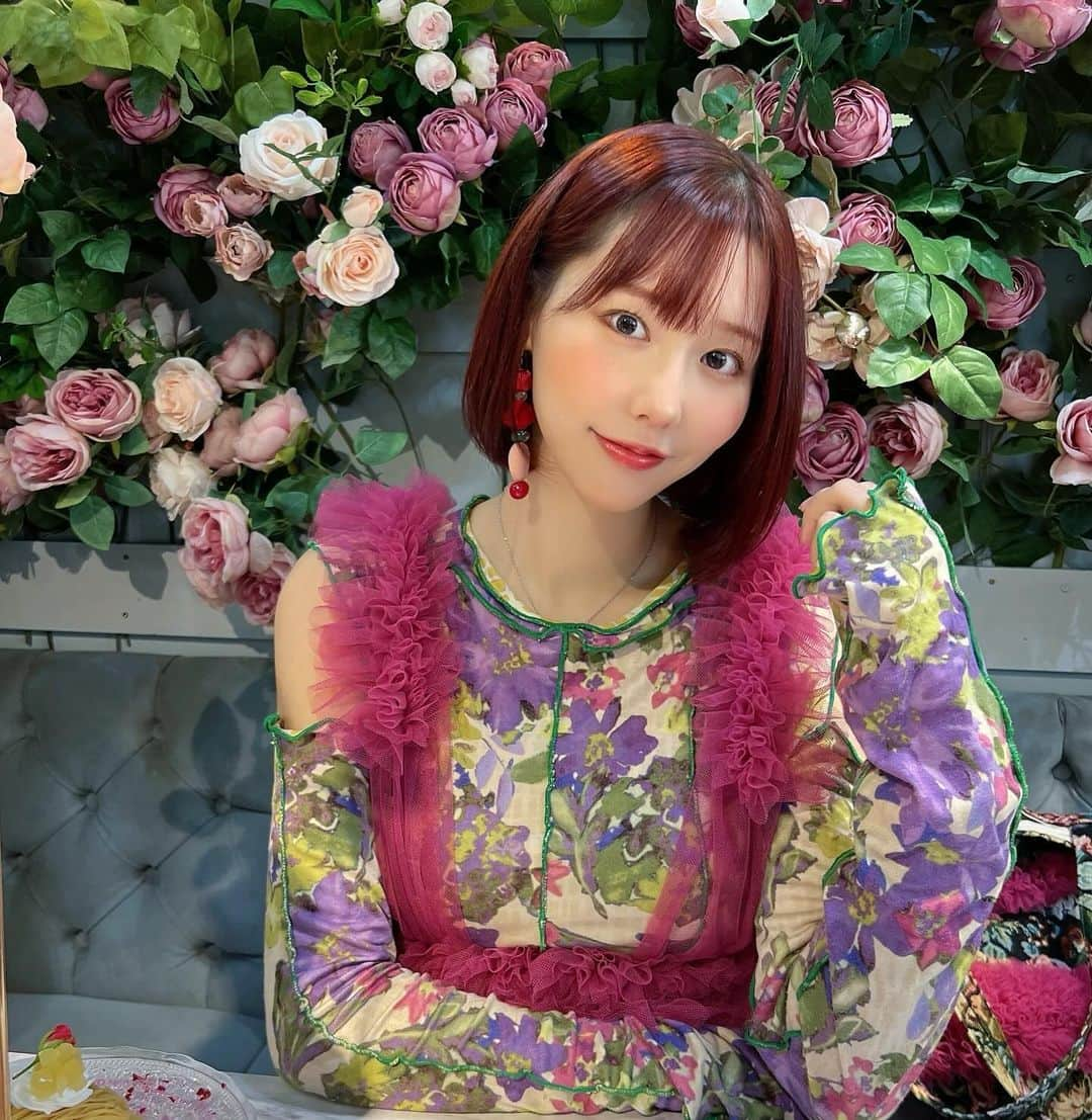 神成藍子さんのインスタグラム写真 - (神成藍子Instagram)「大好きなhaute couture cafe に行ってきた😽今回は薔薇🌹💖 過去一好きだったかもしれない🥹🥹🥹💓 JAPANコレクションの時に作った薔薇コーデがピッタリ💖💖💖  #hautecouturecafe #アフタヌーンティー #薔薇 #チュールコーデ #ピンクコーデ #手作り服 #ハンドメイド大人服 #sewing #お洒落さんと繋がりたい」10月23日 18時27分 - kanna_nijimura