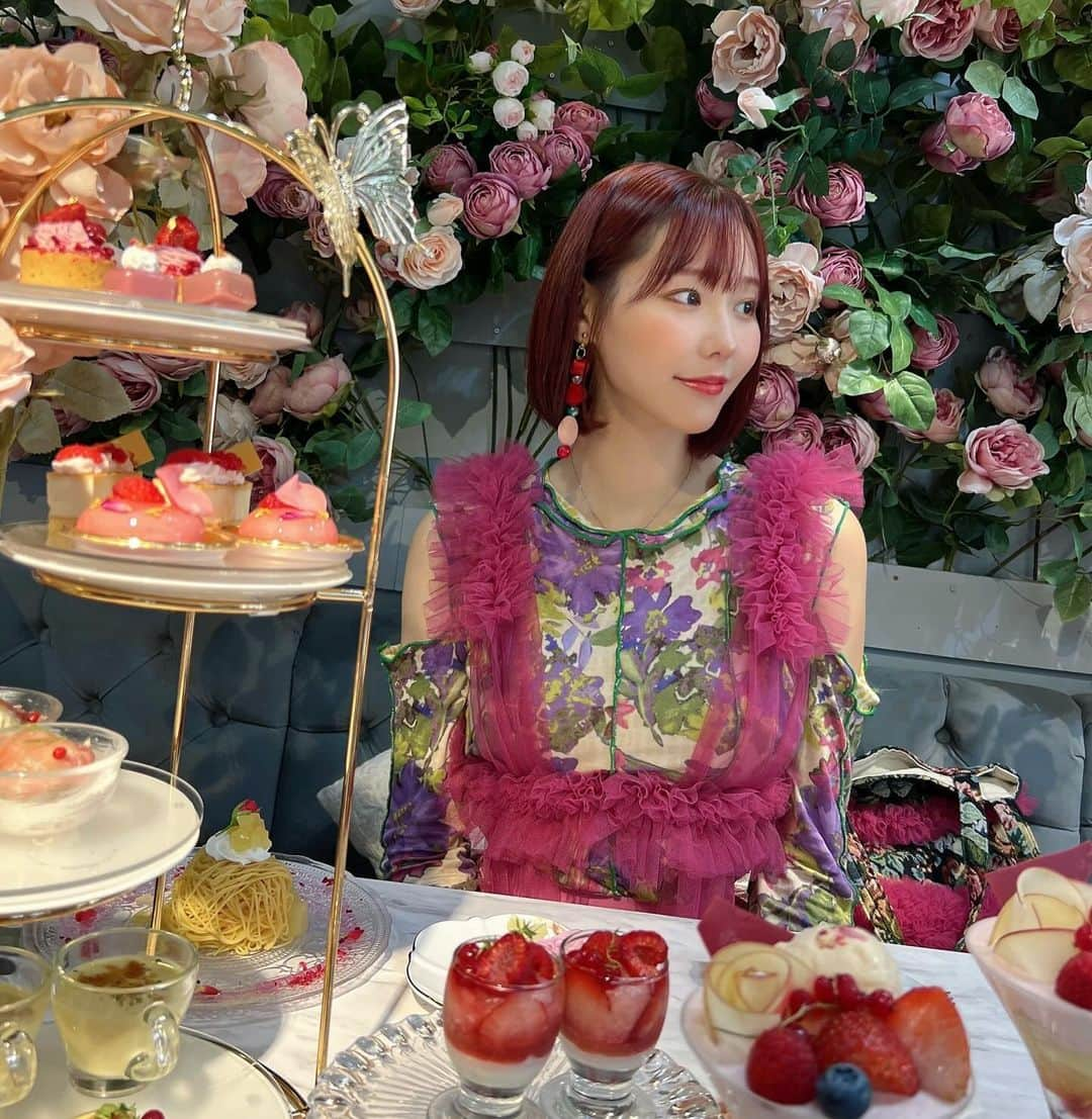 神成藍子さんのインスタグラム写真 - (神成藍子Instagram)「大好きなhaute couture cafe に行ってきた😽今回は薔薇🌹💖 過去一好きだったかもしれない🥹🥹🥹💓 JAPANコレクションの時に作った薔薇コーデがピッタリ💖💖💖  #hautecouturecafe #アフタヌーンティー #薔薇 #チュールコーデ #ピンクコーデ #手作り服 #ハンドメイド大人服 #sewing #お洒落さんと繋がりたい」10月23日 18時27分 - kanna_nijimura