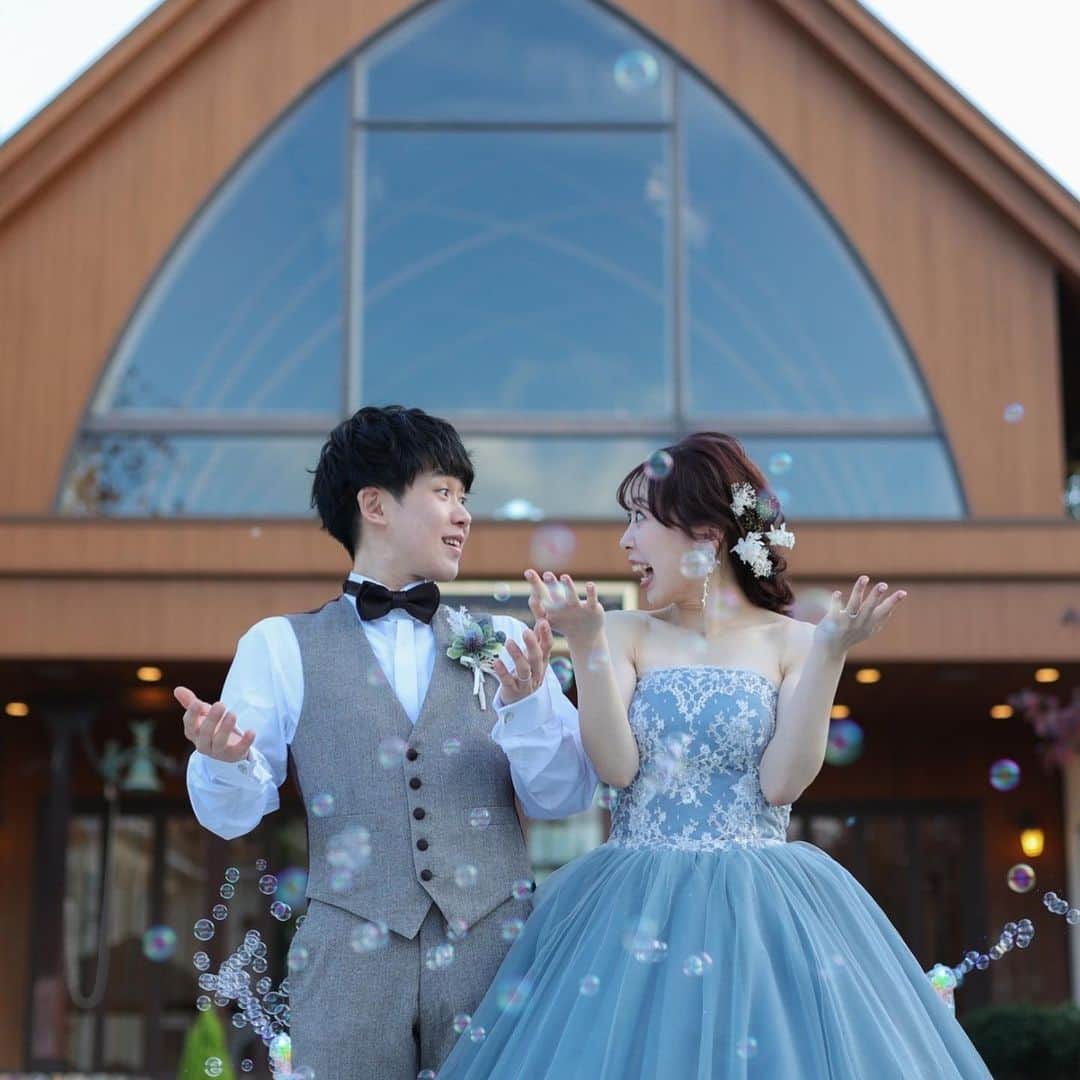 のインスタグラム：「・  @lalachance_oita   -----------------------------  【✨ブライダルフェア開催中✨】  気になる方はプロフィールTOPのリンクから公式HPでご予約お願いいたします😊✨  #lalachance #ララ嫁 #ララ嫁さんと繋がりたい  #大分結婚式 #ララシャンス迎賓館 #ウェディングドレス　 #カラードレス #タキシード #前撮り #ウェディングフォト #和装」