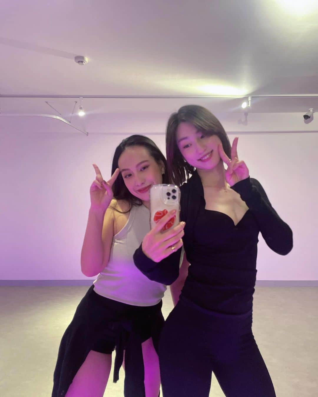 渡邉真梨奈のインスタグラム：「久しぶりに相方と♡👠 . . 12月16日にBENA,HONOで踊ります✨ 来週からリハーサルが始まるけど 今までとは違う絡み方になりそうでワクワク☺️ 詳細出たら告知致します🫸🏻🫷🏻」