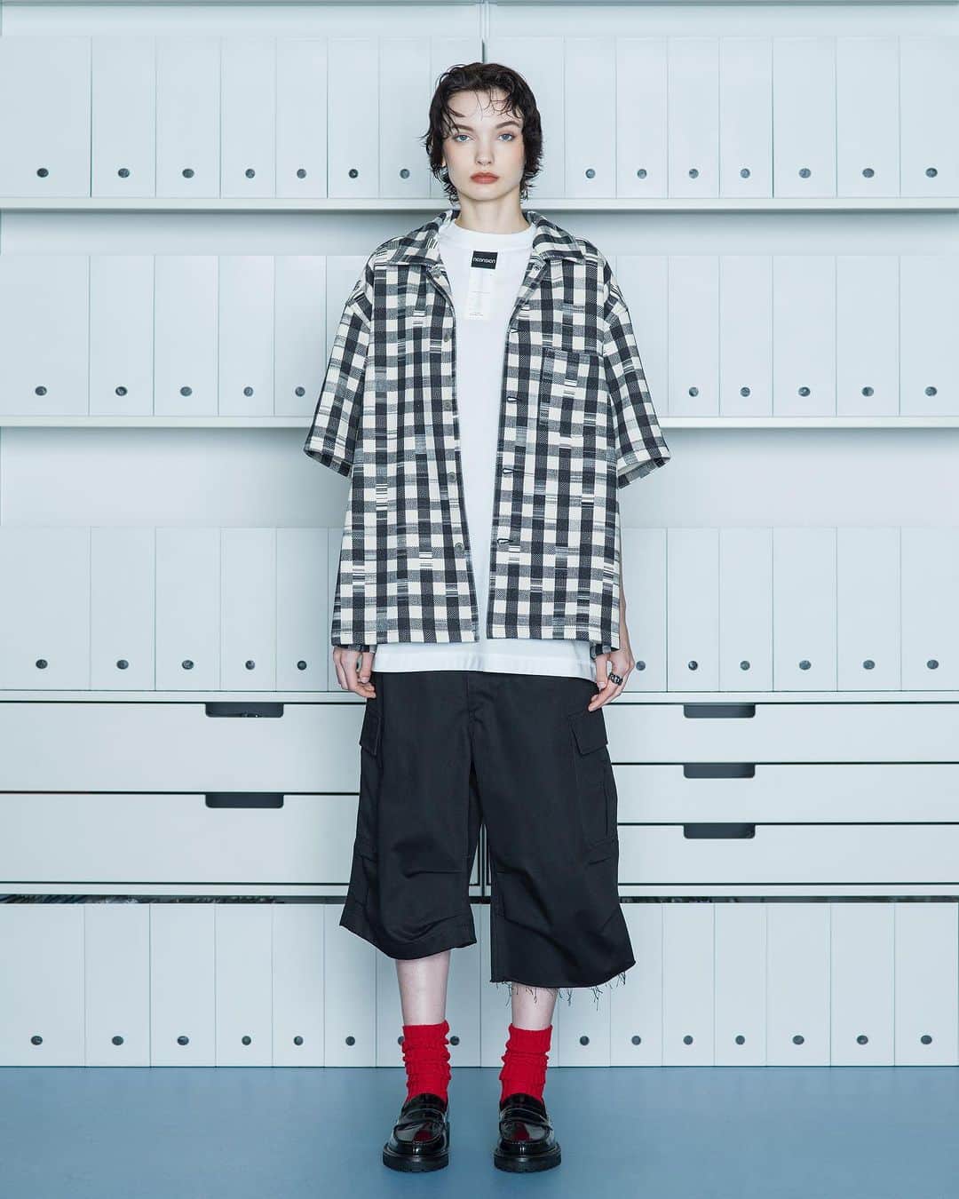 NEONSIGNのインスタグラム：「#NEONSIGN 2024 Spring Summer Collection  "ERROR COUTURE"  今回のコレクションでは、「世の中がNGとするもの」"ERROR" をテーマに仕立てたアイテム群が並びます。  日常的に起こる"mistake"（勘違い）、"human error"（意図しない結果）、あるいは機械の故障などに着目し作り上げたコレクションとなります。  #ASUKAHAYASHI #MMMMMMWMMM」