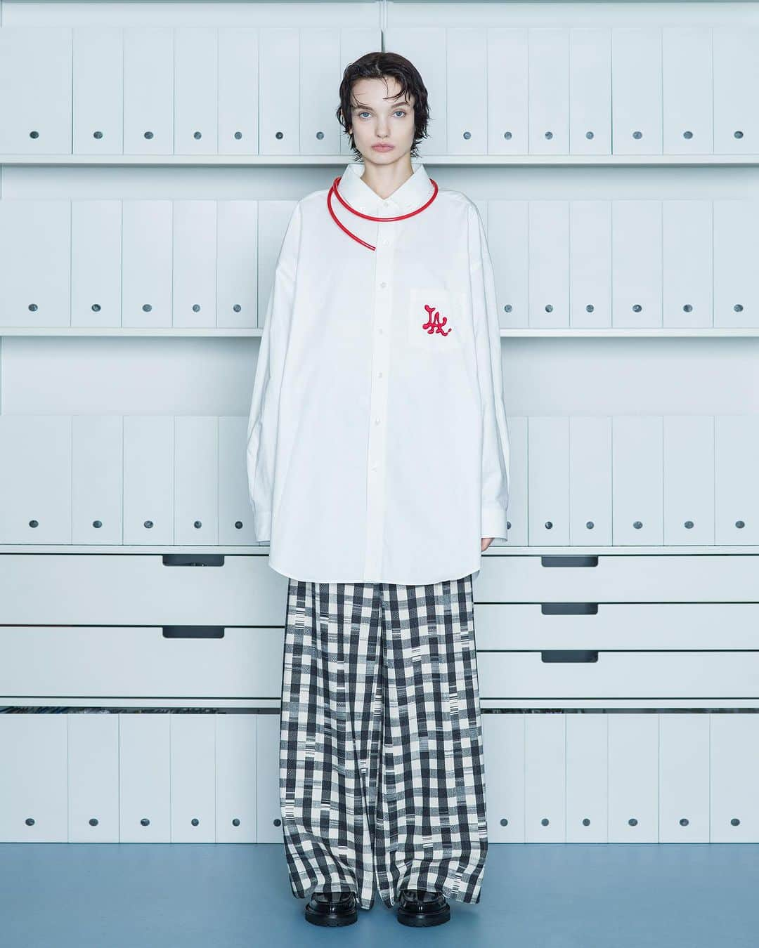 NEONSIGNのインスタグラム：「#NEONSIGN 2024 Spring Summer Collection  "ERROR COUTURE"  今回のコレクションでは、「世の中がNGとするもの」"ERROR" をテーマに仕立てたアイテム群が並びます。  日常的に起こる"mistake"（勘違い）、"human error"（意図しない結果）、あるいは機械の故障などに着目し作り上げたコレクションとなります。  #ASUKAHAYASHI #MMMMMMWMMM」