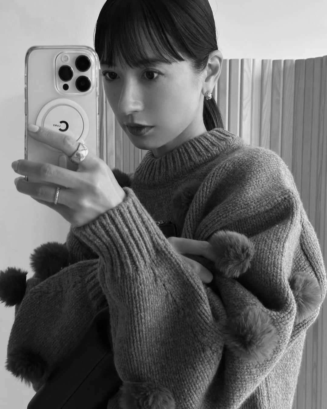 松本恵奈のインスタグラム：「ポンポンニット🧶 可愛すぎる♡ ファッションを楽しみたい方に是非、 着て欲しい一枚です♡ ニットは色んな表現が出来るから 作るのも着るのも楽しいなぁー♡ もうすぐ発売なのでお楽しみにっ！ @clane_official」