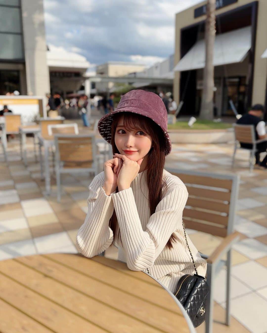 MAYUさんのインスタグラム写真 - (MAYUInstagram)「. ゴルフ帰りにアウトレット寄ってみた🖤 . わんちゃんが沢山いてかわいかったなぁ🐶💕 . . #ootd#fashion#chanel#minuére#三井アウトレットパーク木更津#木更津」10月23日 18時23分 - mayu.kina_golf