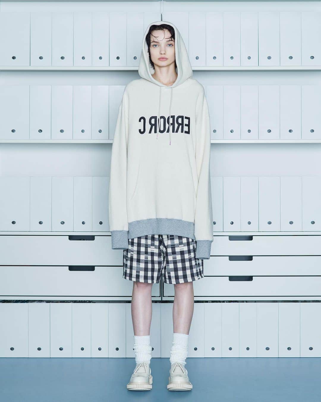 NEONSIGNのインスタグラム：「#NEONSIGN 2024 Spring Summer Collection  "ERROR COUTURE"  今回のコレクションでは、「世の中がNGとするもの」"ERROR" をテーマに仕立てたアイテム群が並びます。  日常的に起こる"mistake"（勘違い）、"human error"（意図しない結果）、あるいは機械の故障などに着目し作り上げたコレクションとなります。  #ASUKAHAYASHI #MMMMMMWMMM」