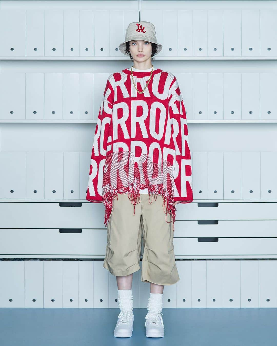 NEONSIGNのインスタグラム：「#NEONSIGN 2024 Spring Summer Collection  "ERROR COUTURE"  今回のコレクションでは、「世の中がNGとするもの」"ERROR" をテーマに仕立てたアイテム群が並びます。  日常的に起こる"mistake"（勘違い）、"human error"（意図しない結果）、あるいは機械の故障などに着目し作り上げたコレクションとなります。  #ASUKAHAYASHI #MMMMMMWMMM」