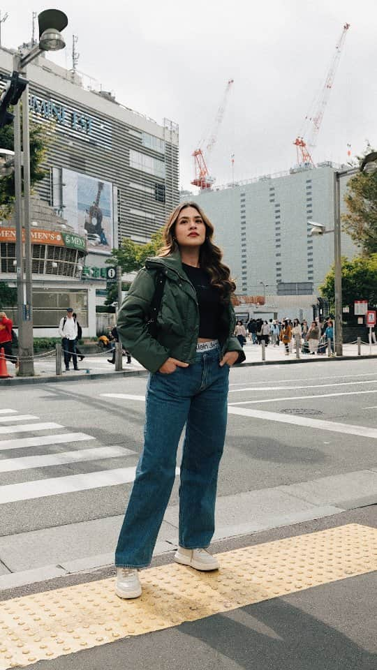 Raisa Andrianaのインスタグラム：「Short and sweet, sums up my Tokyo trip 🇯🇵 @calvinklein @mapfashion #mycalvins」