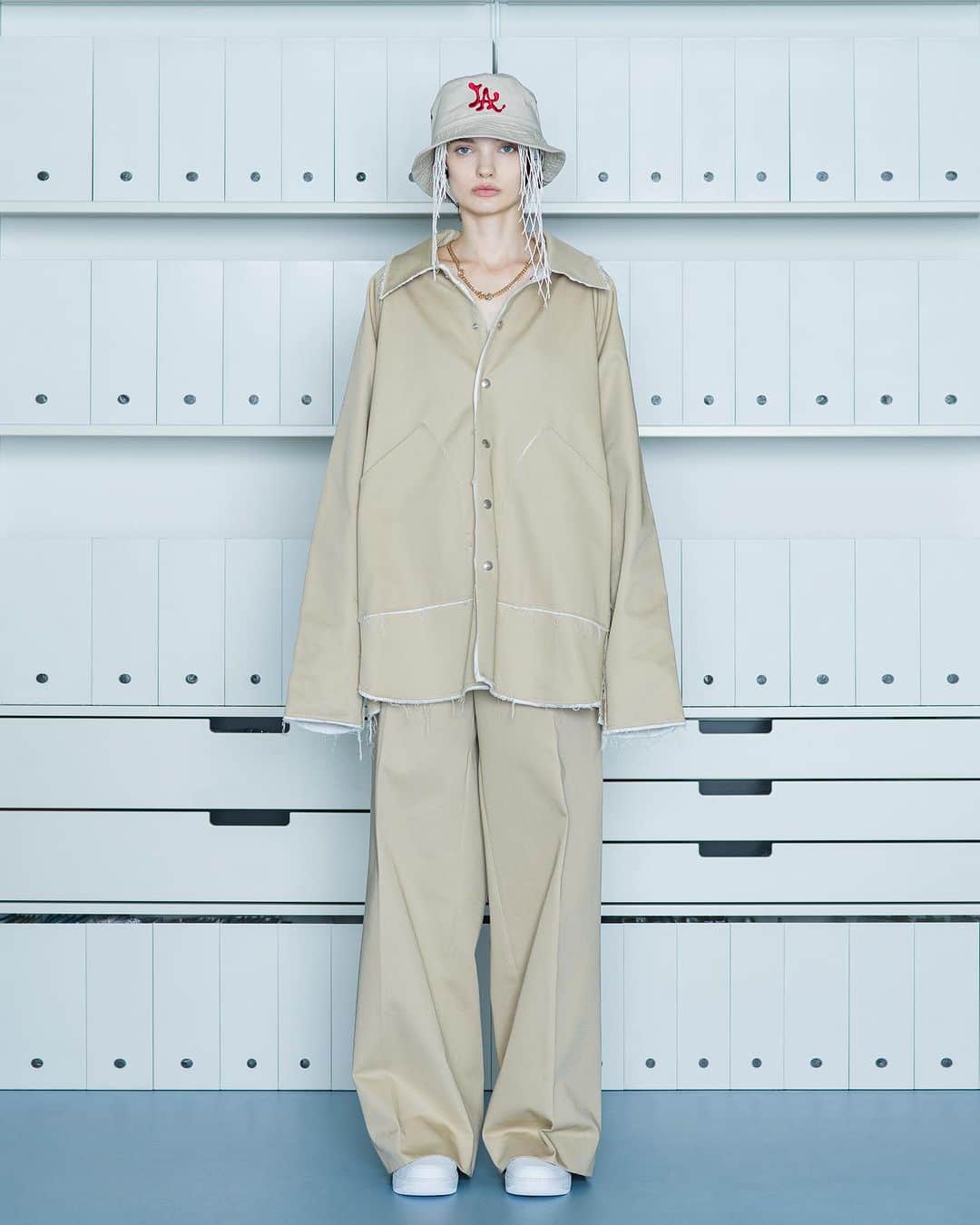 NEONSIGNのインスタグラム：「#NEONSIGN 2024 Spring Summer Collection  "ERROR COUTURE"  今回のコレクションでは、「世の中がNGとするもの」"ERROR" をテーマに仕立てたアイテム群が並びます。  日常的に起こる"mistake"（勘違い）、"human error"（意図しない結果）、あるいは機械の故障などに着目し作り上げたコレクションとなります。  #ASUKAHAYASHI #MMMMMMWMMM」