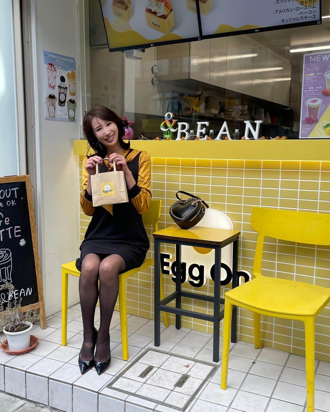 奈々さんのインスタグラム写真 - (奈々Instagram)「新大久保NO.1韓国カフェ CAFE BINGGO(カフェビンゴ）の系列店 韓国トースト専門店 『EGGON(エッグオン）新大久保店』に💖  @eggon_official  ダブルベーコンエッグ🥚 アボカド🥑エッグ🥚  どちらも美味しかったよー❤️  出来立ていい匂い😊 パンがほんのり甘くてサクフワ🍞  玉子もほんのり甘さがあり ベーコン🥓の塩気とマッチ👍 アボカド🥑と玉子の組み合わせの方も good👍  ドリンク🥤は グレープフルーツエイドと イチゴエイド🍓 シュワシュワさっぱりしてて美味しかったです💖  テイクアウトも出来ます👍  韓国トースト専門店 EGGON（エッグオン）  📍東京都新宿区百人町1丁目5-4Tohtoビル1階 03-6709-6777  ワンピース👗は @goinluck.jp   デートワンピース 通勤 プリント ジャカード リボン レイヤード 通勤 OL フェミニン 重ね着 ファッション 着痩せ シック  商品番号:DREHX8556BKS  #EGGON#エッグオン#新大久保グルメ #新大久保カフェ #新大久保 #新大久保食べ歩き  #新大久保テイクアウト#新大久保ランチ #新大久保スイーツ #新大久保国#PR#新大久保ランチ#韓国料理#goinluck  #新大久保コリアンタウン #新大久保カフェ巡り #東京韓国料理#新大久保デザート#pr」10月23日 18時33分 - nanafujn