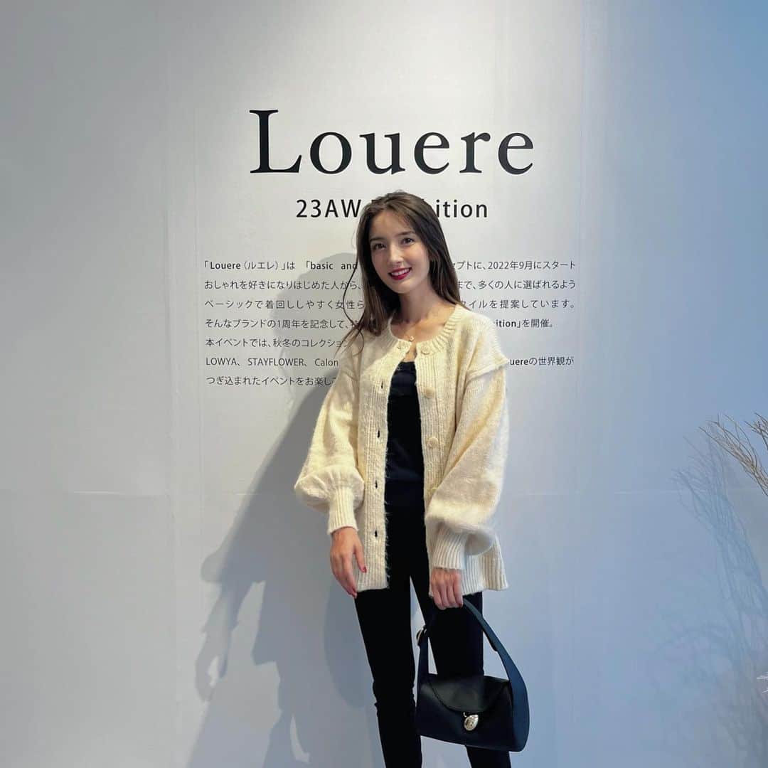 クリスティー麻里子さんのインスタグラム写真 - (クリスティー麻里子Instagram)「LOWYA × Louere 展示会へ🛋️♡  インテリアとお洋服、 どちらも見られて空間に癒された🪞✨  着てるカーディガンも @louere.official   冬服どれも可愛かったなぁ🥰  @lowya_official × @louere.official  .  #LOWYA #Louere #ルエレ #ママコーデ #子連れお出掛け #三児ママ #男の子ママ  #今日のコーデ #コーデ #大人カジュアル #大人カジュアルコーデ」10月23日 18時34分 - christymariko