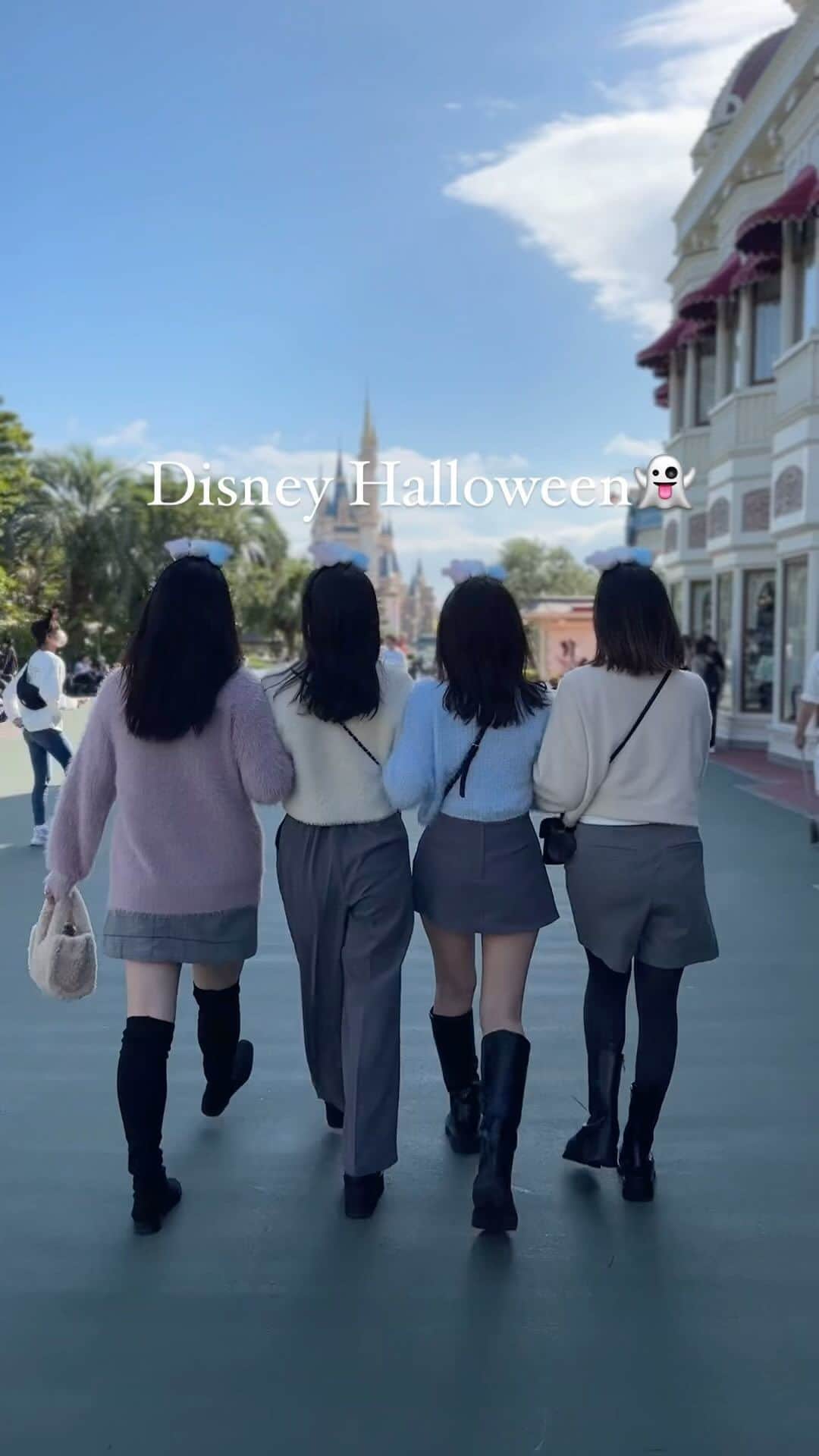yoka1124のインスタグラム：「👻👻👻  . 5年振りのDisney land お誕生日のお祝いに連れてってもらったよ  Dハロ中なのでお化けのカチューシャの色に合わせて パステルカラーで🩷🩵💛 私は @grl_official で準備したよ  みんな詳しくてスムーズに色々と楽しめた ありがとう @rococo39  @l.lily1013  @shizuka.watanabe   . . #disney #disneyland #dハロ #ディズニーランド #ディズニーコーデ #ディズニーハロウィン #ディズニーカチューシャ #GRL #グレイル#高身長女子#高身長コーデ#40代コーデ #40代ファッション#大人カジュアル#30代ファッション #30代コーデ#骨スト#骨格ストレート#シンプルコーデ#キレイめコーデ」