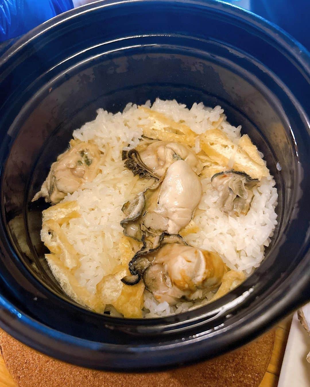 雪音まりな（まーりん）さんのインスタグラム写真 - (雪音まりな（まーりん）Instagram)「. 府中駅にある @kakibasara さん✨ こちらでは牡蠣の食べ放題が頂けます😳 季節に応じた旬の生牡蠣を始め、蒸し牡蠣、牡蠣フライが食べ放題！！加えて30分かけてじっくり炊き上げる牡蠣の土鍋ご飯も頂けます🤤💓どれもびっくりするほど美味しいです！！（薬味も沢山あって色々と楽しめます） オイスターマイスターの方がすごく博識で、安心して、かつより美味しく牡蠣を頂くことができます💮 牡蠣のクオリティの割にはかなりリーズナブルな価格なのもポイント高く、めちゃくちゃオススメです💯 . . .  PR @kakibasara #府中グルメ #府中ごはん #府中飲み #府中居酒屋 #府中駅 #府中市 #府中市グルメ #府中市居酒屋」10月23日 18時36分 - yukine_dayo