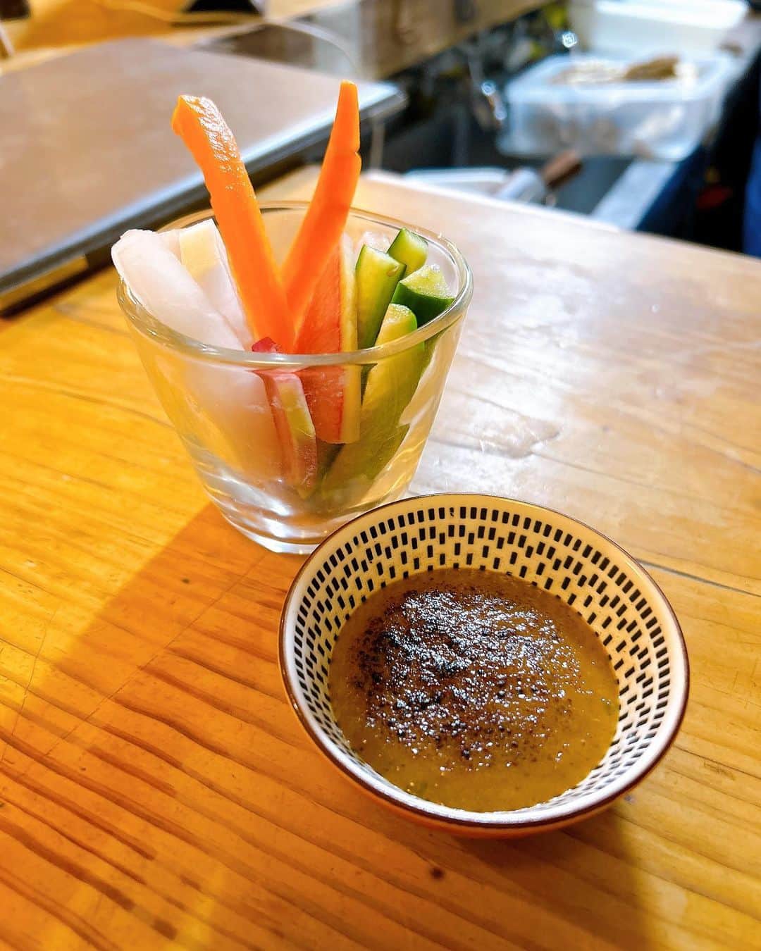 雪音まりな（まーりん）さんのインスタグラム写真 - (雪音まりな（まーりん）Instagram)「. 府中駅にある @kakibasara さん✨ こちらでは牡蠣の食べ放題が頂けます😳 季節に応じた旬の生牡蠣を始め、蒸し牡蠣、牡蠣フライが食べ放題！！加えて30分かけてじっくり炊き上げる牡蠣の土鍋ご飯も頂けます🤤💓どれもびっくりするほど美味しいです！！（薬味も沢山あって色々と楽しめます） オイスターマイスターの方がすごく博識で、安心して、かつより美味しく牡蠣を頂くことができます💮 牡蠣のクオリティの割にはかなりリーズナブルな価格なのもポイント高く、めちゃくちゃオススメです💯 . . .  PR @kakibasara #府中グルメ #府中ごはん #府中飲み #府中居酒屋 #府中駅 #府中市 #府中市グルメ #府中市居酒屋」10月23日 18時36分 - yukine_dayo