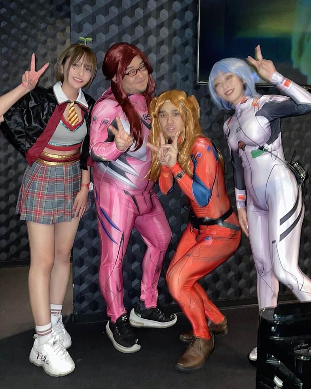 みなみのインスタグラム：「ハロウィンイベント１日目 スタッフ３人のコスプレが最高すぎた🤣💗💗 #ハロウィン #コスプレ #ハロウィンコスプレ  #ハリーポッター #エヴァンゲリオン #秋葉原」