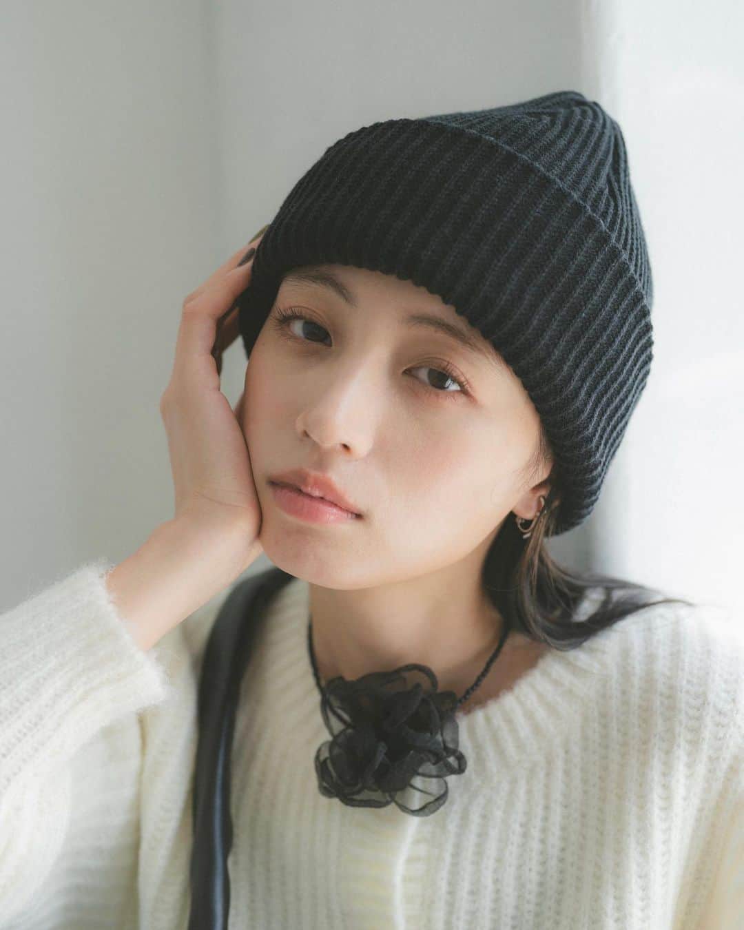 Vannie Officialのインスタグラム：「coming soon ...  ︎︎  rib knit beanie ivory / black / gray ¥2,640(tax in)  ︎︎ #vannie_u #ヴァニーユー」