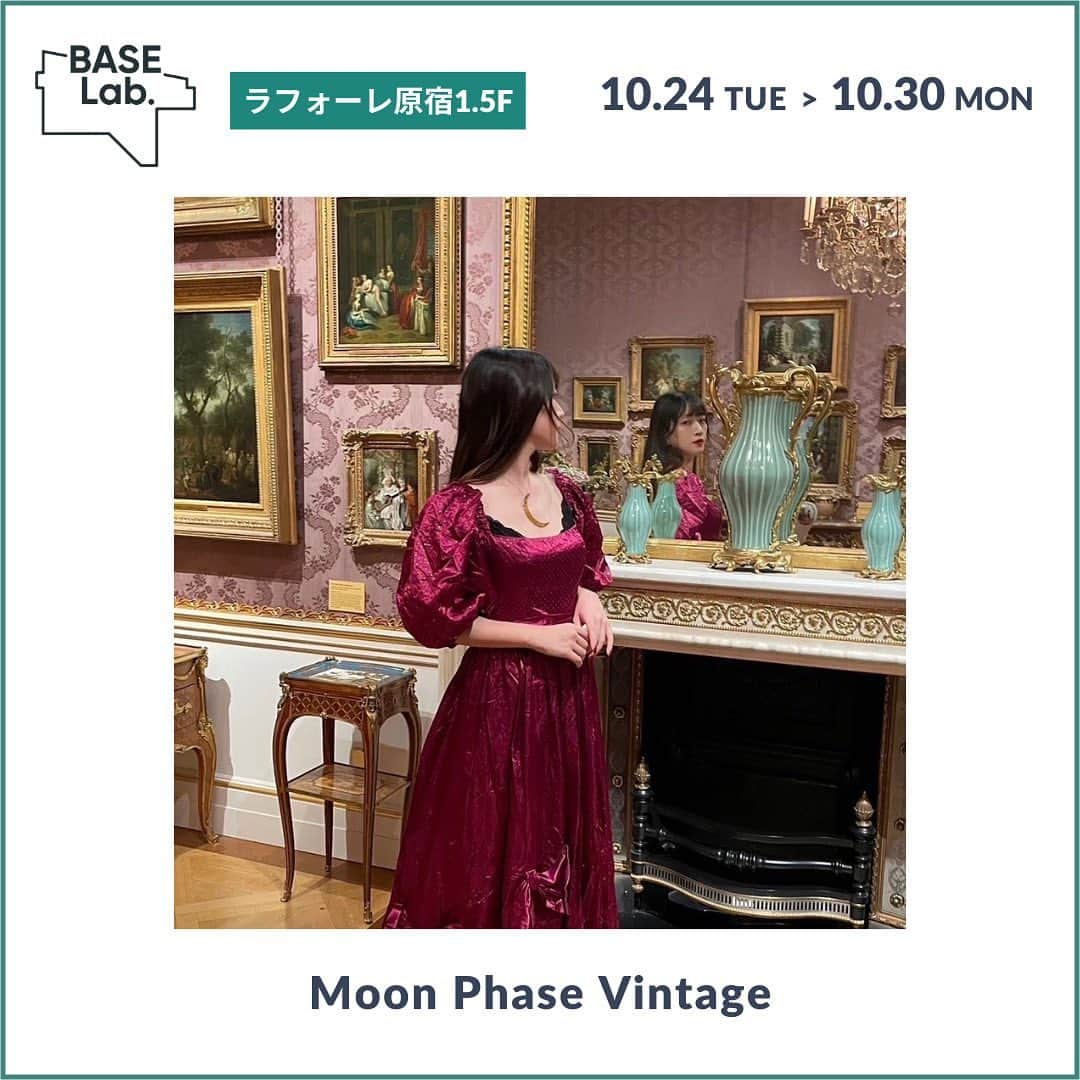 baseec.lifestyleのインスタグラム：「〜ロマンティックなアンティークやヴィンテージのアパレル〜  ＜Moon Phase Vintage＞  ブランド3周年の記念にロンドンからスペシャルなアイテムを多数買い付けて参りました。 ご購入金額に応じて3種類のノベルティもご用意しております！ 毎日少しずつ新商品を追加致しますので、是非ご来店くださいませ。  ーーーーーーーーーー  出店ショップ：Moon Phase Vintage（ムーンフェイズビンテージ）@moonphasevintage_　 出店期間：10/24（火）〜10/30（月）  出店場所：BASE Lab.（ラフォーレ原宿1.5F） 営業時間：11:00～20:00」