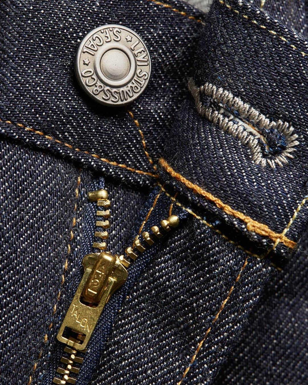 Levi's Japanのインスタグラム：「Levi's︎︎® Vintage Clothing 1954 501®  501®といえばボタンフライ。しかし1954年はジッパーフライの501®が販売されました。 #levisvintaheclothing #150yearsof501  #levis #levis501 #リーバイス #リーバイス501」