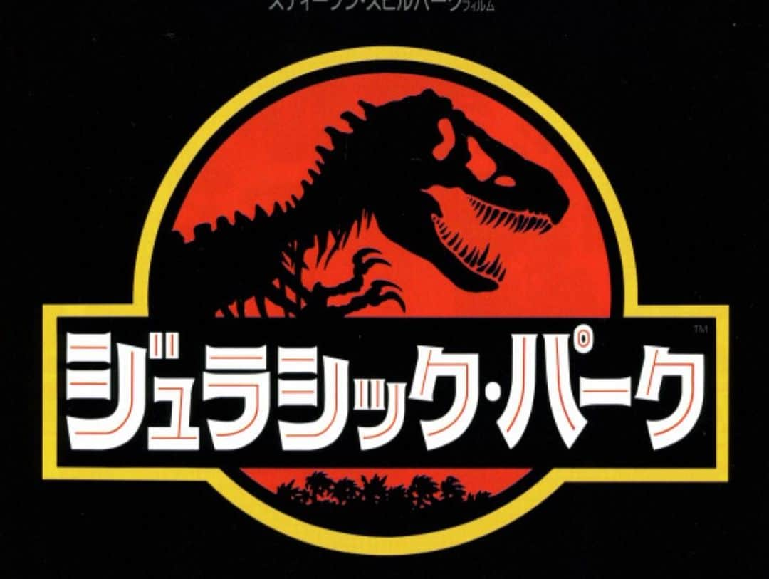 田代まさしさんのインスタグラム写真 - (田代まさしInstagram)「今度、放送になるyoutubeマーシーチャンネルの「マーシー散歩」という企画で行った豆魚雷というお店で 僕の大好きなジュラシックパークの電気がつく看板を見つけ、前から持っていたティラノザウルスと観葉植物でジオラマを作ってみました。 手前味噌ではありますが、とても良くできたと思っています。 皆さんは知っていましたか？ ジュラシックパークの１で、ティラノザウルスが近づいてきた時、車の中にあったコップの中の水が近づいてくる振動で輪ができるのですが、それは重低音に反応する高性能なスピーカーの上に置いて撮影されたという事を。  あのティラノザウルスは何の慈悲もないのに、寺のザウルスって言うのはどういう事？（笑）  #マーシーチャンネル#マーシー散歩#ジュラシックパーク#ティラノザウルス#高円寺#豆魚雷#田代まさし#マーシー」10月23日 18時53分 - marcys.official