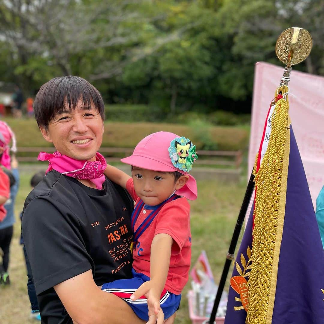 狩野健太さんのインスタグラム写真 - (狩野健太Instagram)「次男の運動会✨  一生懸命踊ったり、走る顔をみて感動し終始泣きそうになっていました (泣いてないはず笑)  一生懸命な姿は本当に美しいですね☺️  保護者リレーにも出場して (いつもいつの間にか妻にエントリーされている) パパが頑張っている姿も見せられてホッとしています笑  運動会を運営する先生たちお疲れ様でした‼︎  #狩野健太 #運動会 #pasadena #ようちえん」10月23日 18時58分 - kanoken_14