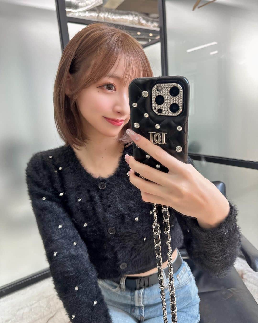 渡辺葉月のインスタグラム：「✂︎🖤  ♡ @takaya_style_gram ♡  ボブ継続中🤍すこし伸びた◎」