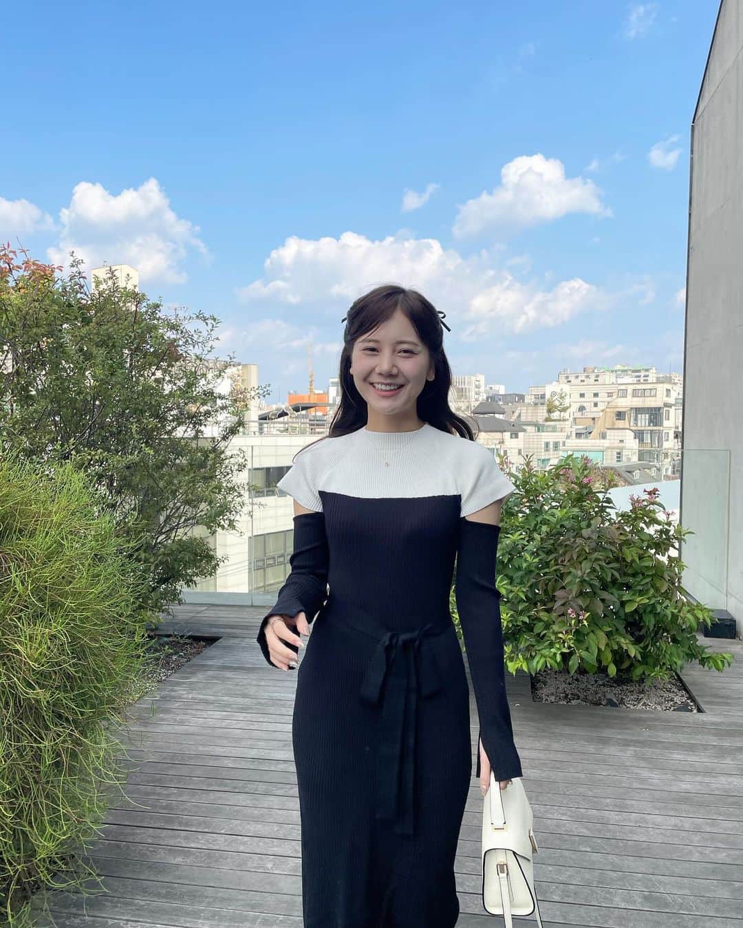 のインスタグラム：「👗♡  沢山質問を頂いたこのワンピースは みるきーさん×MERCURYDUOのコラボワンピ 可愛すぎるよね🫠  #mercuryduo #マーキュリーデュオ  #ワンピースコーデ #ワンピース」