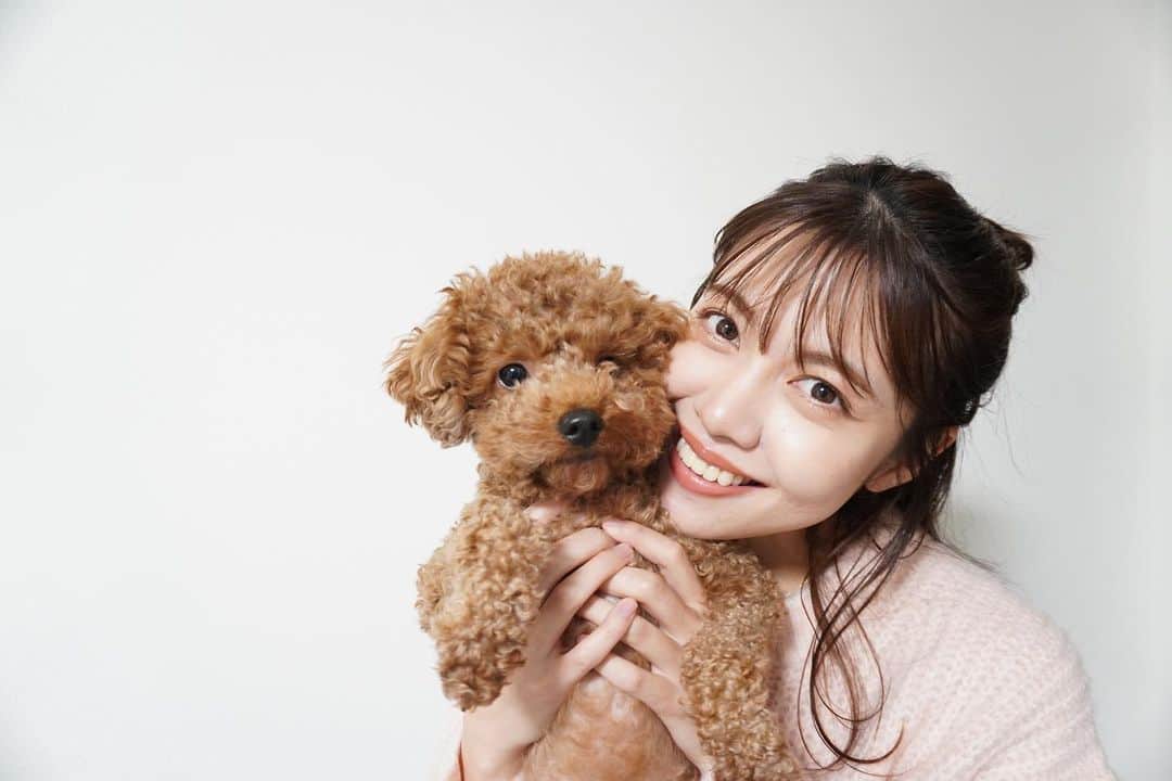 吉田晴香のインスタグラム：「30歳✌️  お仕事もプライベートも 本当にほんとうに、 周りの皆さんに恵まれているなあと 感じる瞬間ばかりで  たくさんの方々の顔が思い浮かんで 感謝の気持ちがこみ上げてくる🥹  そんな20代でした💐  いつも本当にありがとうございます😊  そして改めて 応援してくださるみなさん、 フォローやコメント、DMなどありがとうございます☺️ ひとつひとつ読ませいただき、 いつも沢山パワーをいただいています🥹☀️  30歳🙌 進化しつつ、大切なことは忘れず変わらず 楽しみたいと思います😊  #感謝 💐  #1023」