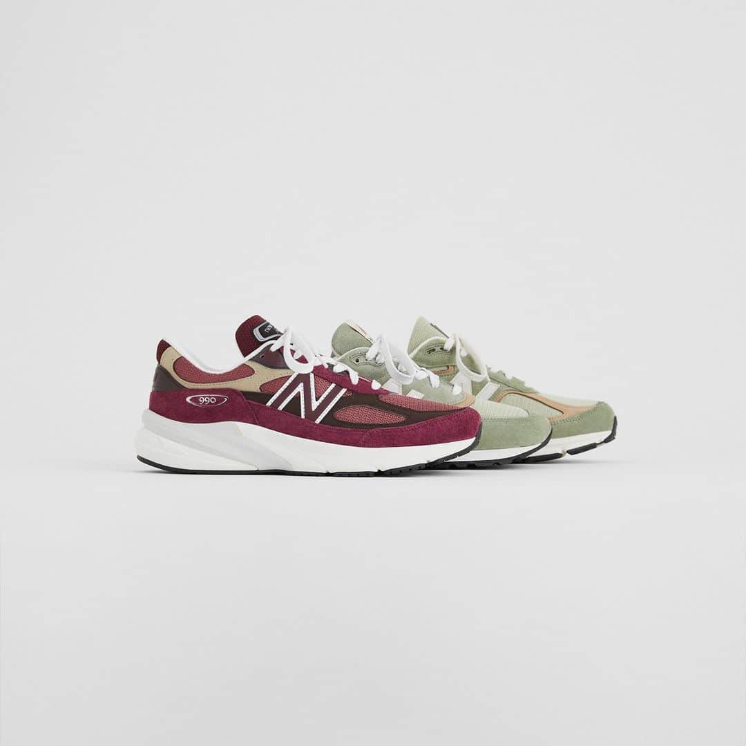 のインスタグラム：「・ ＜10/26　Release＞   NEW BALANCE U990GT4 MOSS GREEN(GT4) ￥39,600  1982年にニューバランスの最高技術を結集したランニングシューズとして初代「990」が誕生し、４代目として2016年に発売された「Made in U.S.A. 990 v4」から新色が登場。  *店舗によって取り扱いサイズが異なる場合が御座います。  販売店舗 ABC-MART GRAND STAGE ONLINE STORE ABC-MART GRAND STAGE GINZA ABC-MART GRAND STAGE 渋谷店 ABC-MART GRAND STAGE HARAJUKU ABC-MART GRAND STAGE 大阪店   #abcmart #abcマート #abcgs #nb #newbalance #ニューバランス #U990GT4 #990V4 #newbalance_lifestyle」
