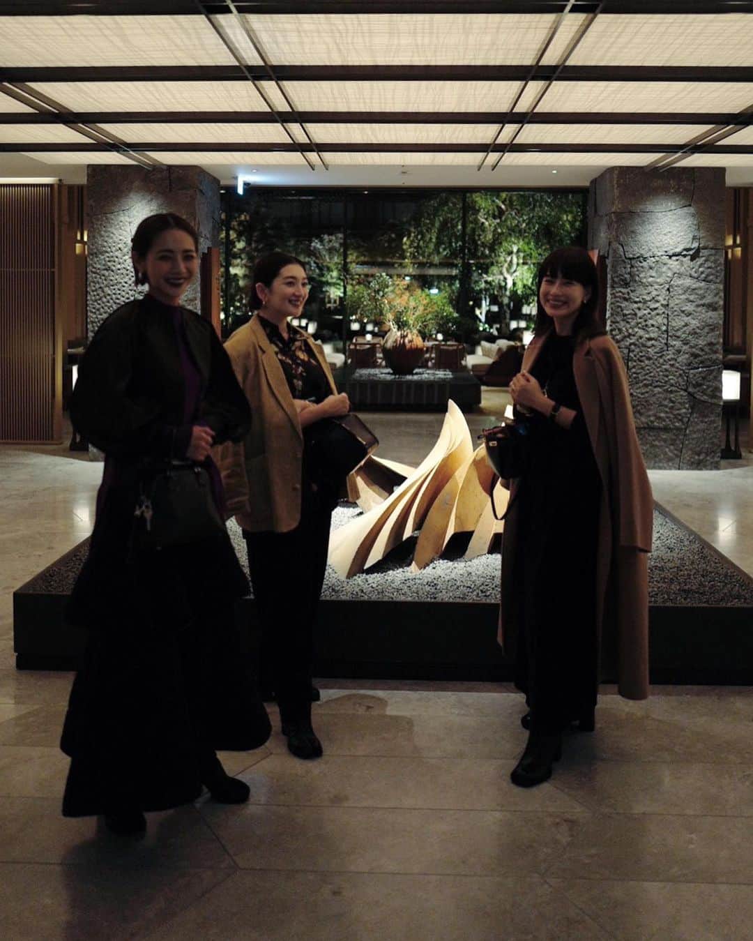 JUNNAさんのインスタグラム写真 - (JUNNAInstagram)「京都散歩  1/となりの村田 伺いたかった陶芸店、お休みだったからまた次回...  2/今回宿泊した @hotel_the_mitsui_kyoto  THE MITSUI KYOTO のロビーにて @momokoogihara と @azusa_takazono とタクシー待ち  3.4/K36 The Bar  @thehotelseiryukyotokiyomizu ザ・ホテル青龍 京都清水最上階のルーフトップバー 京都の夜、みんなでディナーの後 ライトアップされた法観寺・八坂の塔の眺望を楽しみながらいつまでもお喋り♡旅の良き思い出  5-7/HIN Arts & Science, Nijodori Kyoto  8.10/旅の装い 全身 @etretokyo  ブーツもETRÉ  9/お土産は鍵善の菊寿糖と季節の練り切り  #京都」10月23日 19時05分 - junna