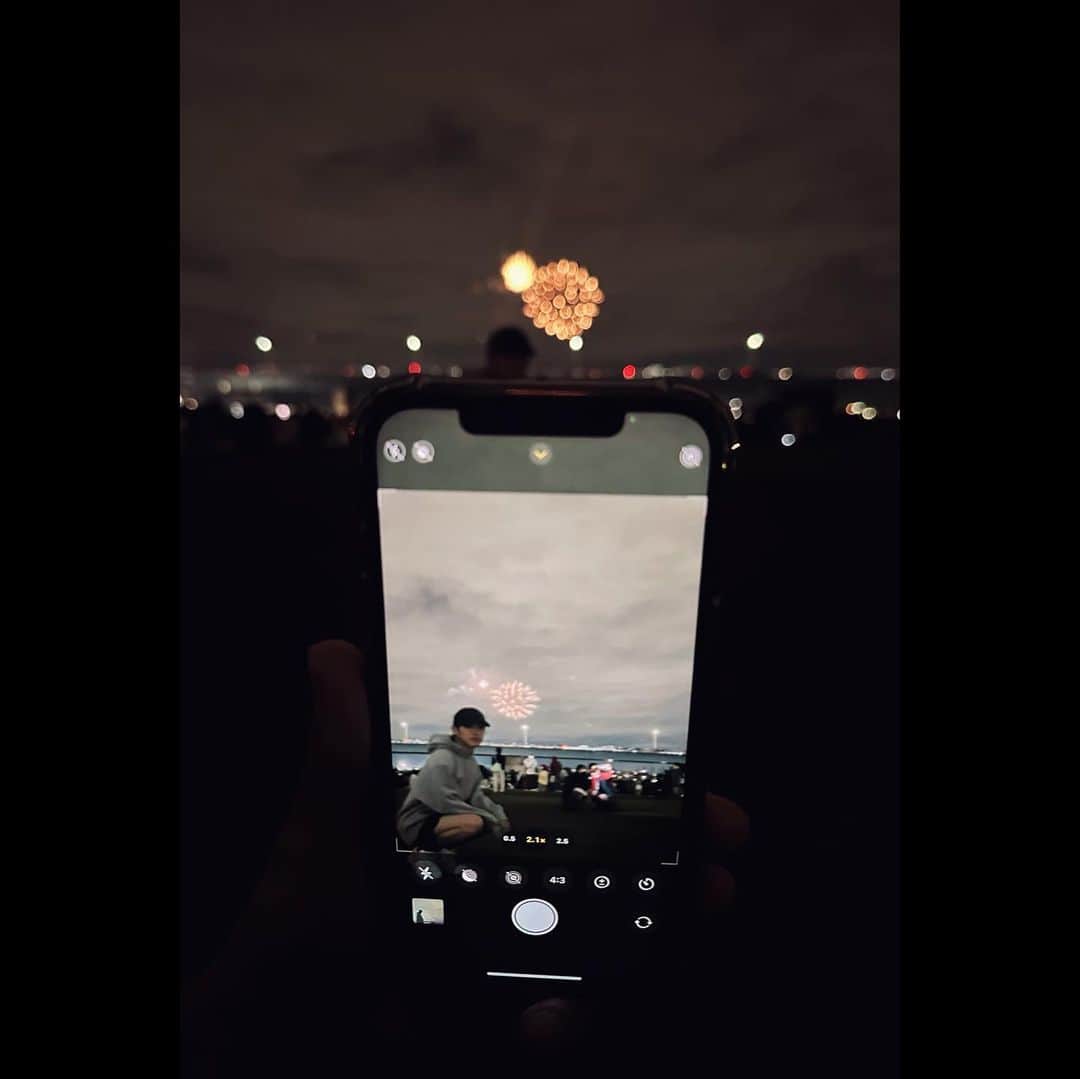 工藤大貴さんのインスタグラム写真 - (工藤大貴Instagram)「先日今年最後の花火を観に行ってきました🎆 今までのどの花火大会よりも綺麗だったかもです 2枚目の動画の花火がめっちゃ綺麗で「いやー」とか訳分からん言葉漏れてます😂  花火との距離が近く迫力が他とは違いました 来年は是非みんなで行きましょう🕺  #たまがわ花火大会」10月23日 19時08分 - taiki_kudo_dayo
