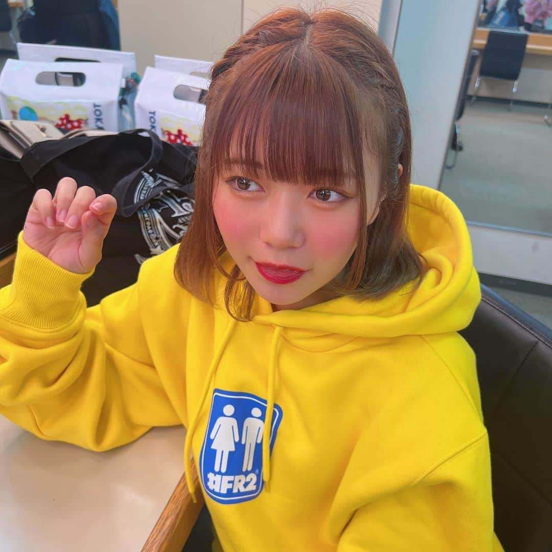 桜田アンナさんのインスタグラム写真 - (桜田アンナInstagram)「新しいパーカーどお？💛  ゆなが編み込みしてくれた！  FR2さんのだよ〜！  #アイドル　#fr2  #パーカー女子  #パーカーコーデ」10月23日 19時09分 - iamannakawaii