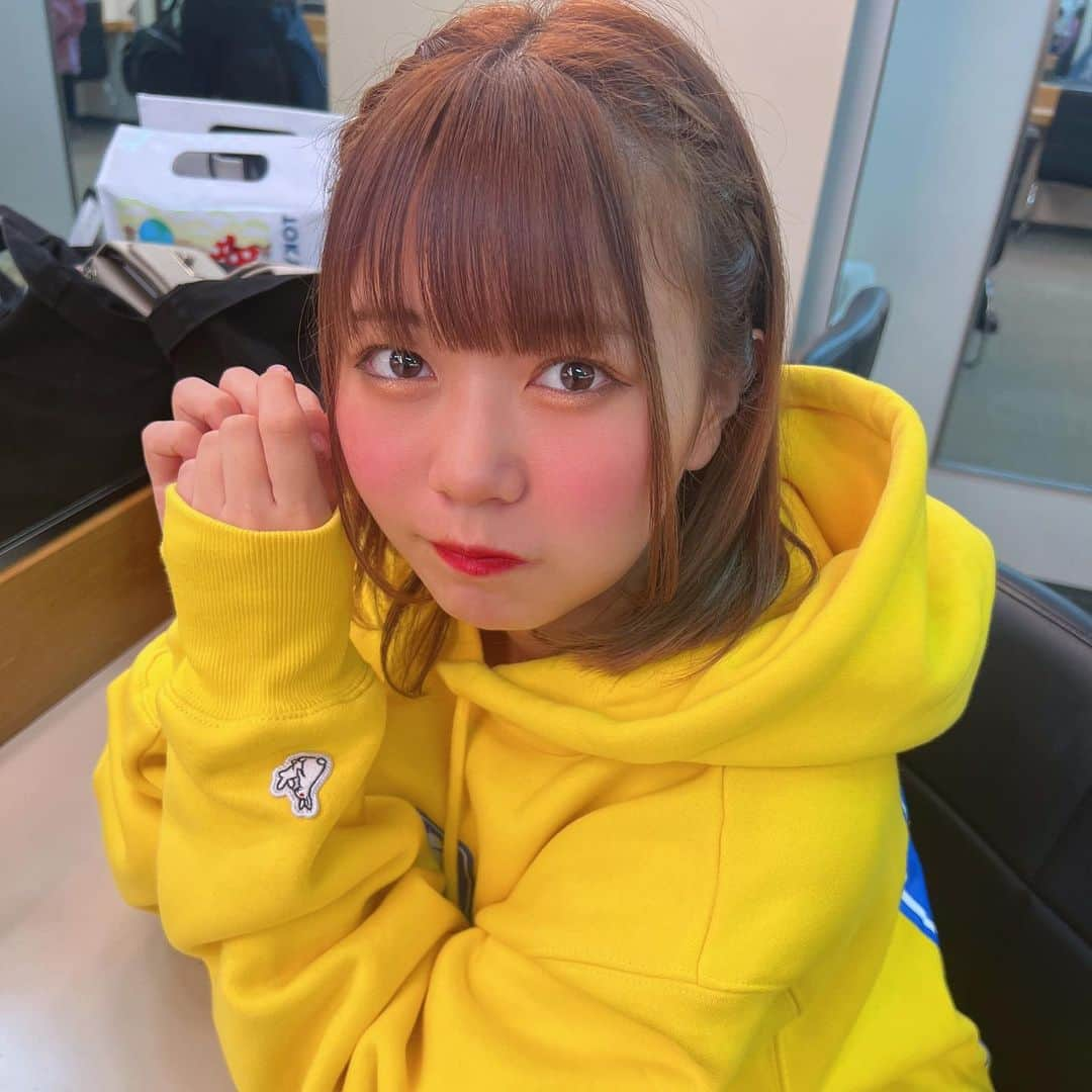 桜田アンナさんのインスタグラム写真 - (桜田アンナInstagram)「新しいパーカーどお？💛  ゆなが編み込みしてくれた！  FR2さんのだよ〜！  #アイドル　#fr2  #パーカー女子  #パーカーコーデ」10月23日 19時09分 - iamannakawaii