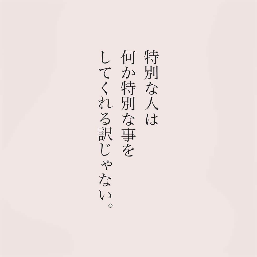 カフカさんのインスタグラム写真 - (カフカInstagram)「.  「大好き」よりも、  大きくて、 「愛してる」よりも   ずっと深い。  #言葉#ことば#気持ち #想い#恋愛#恋#恋人 #好き#好きな人 #幸せ#しあわせ #会いたい#日常#日々　 #出会い#出逢い#大切  #運命の人 #女子#エッセイ#カップル　 #言葉の力  #大切な人 #大好き #運命 #特別な人」10月23日 19時10分 - kafuka022