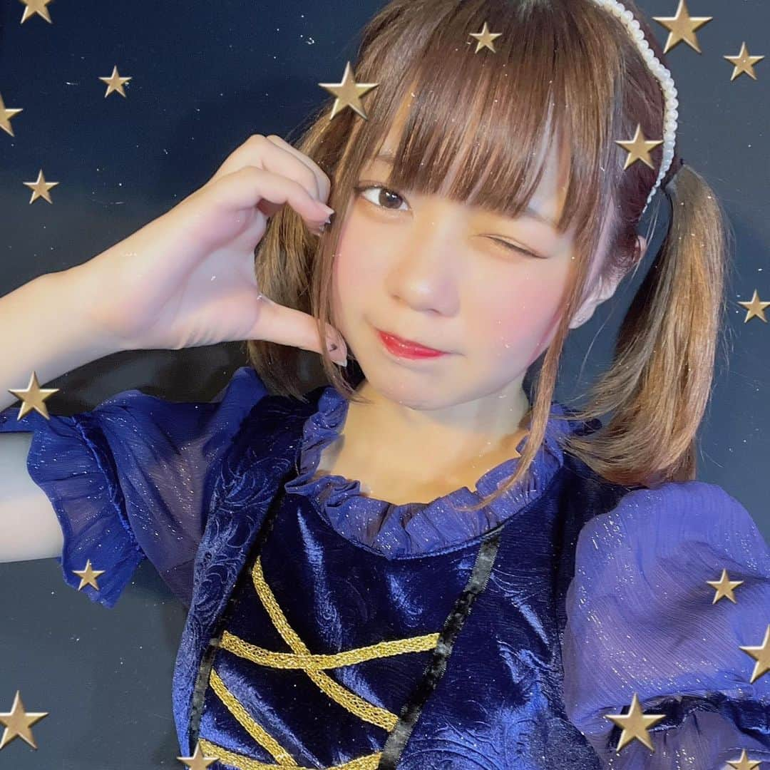 桜田アンナのインスタグラム：「バクステ外神田一丁目さんの 『My Independence』　の衣装をお借りしたよ💙  アフィリアの衣装って 後ろ下がり？になってるスカートの衣装あんまりないから とっても新鮮だった！🙌  #アイドル　#アイドル衣装　#バクステ　#バクステ外神田一丁目」