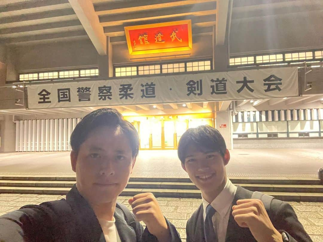 髙橋大悟のインスタグラム：「#柔道  今日は日本武道館で行われた、全国警察柔道大会へ！🥋  全国から集まる皆さんの熱気に圧倒されました！ 柔道実況をひたむきに練習中ですが、やはり目の前で観る戦いは迫力が凄いですね！🔥  今後も日々精進して参ります！！💪  #柔道 #日本武道館 #心技体 #テレビ東京 #アナウンサー #長部稀 #髙橋大悟 #マレと大悟」