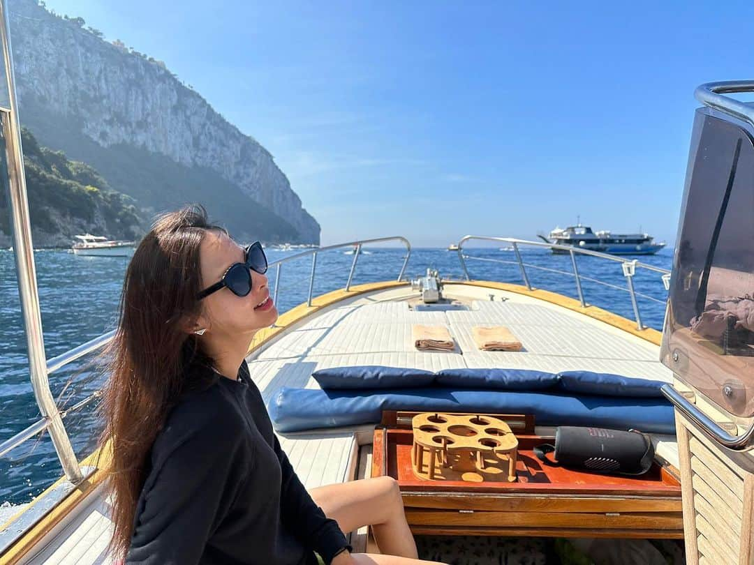 ソルジさんのインスタグラム写真 - (ソルジInstagram)「행복이었다💙  #Italy #Capri  #사진언제다올리지😧 #또가고싶다..🫶🏻」10月23日 19時28分 - soul.g_heo