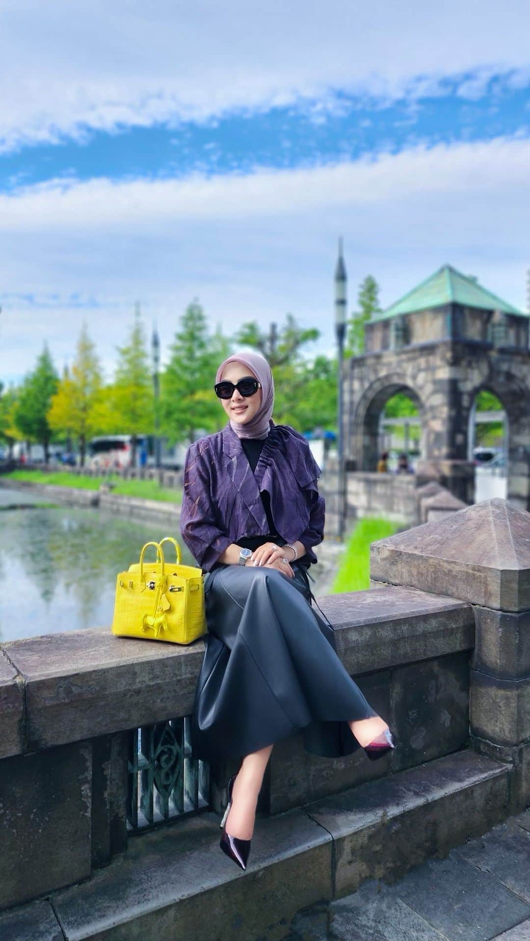 Syahriniのインスタグラム：「•  ~ And Each Day With Alhamdulillah ~  __________________~𝓢𝓨𝓡~ __________________  #PrincesSyahrini #Tokyo_October2023」