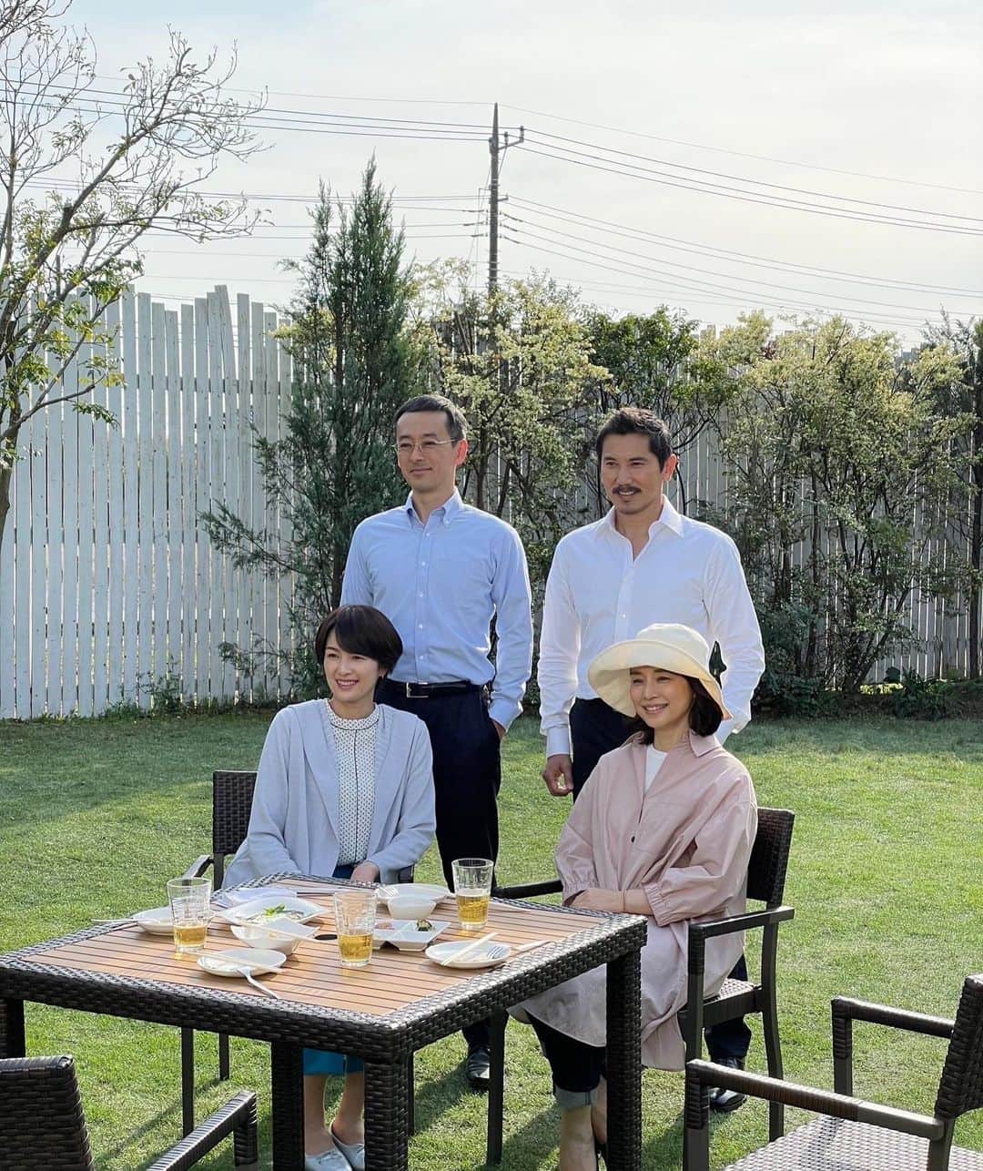 石田ゆり子のインスタグラム：「~平尾誠二と山中伸弥「最後の一年」~  ミスターラグビー🏉こと平尾誠二さんを 本木雅弘さん ノーベル賞受賞の山中伸弥さんを 滝藤賢一さん  山中教授の妻、知佳さんを 吉瀬美智子さん  わたしは平尾さんの妻、恵子さんを演じました。  11月11日(土) 21:00〜　テレビ朝日系 です。 言葉にできない、さまざまな思いが 溢れています。  #ドラマスペシャル友情」