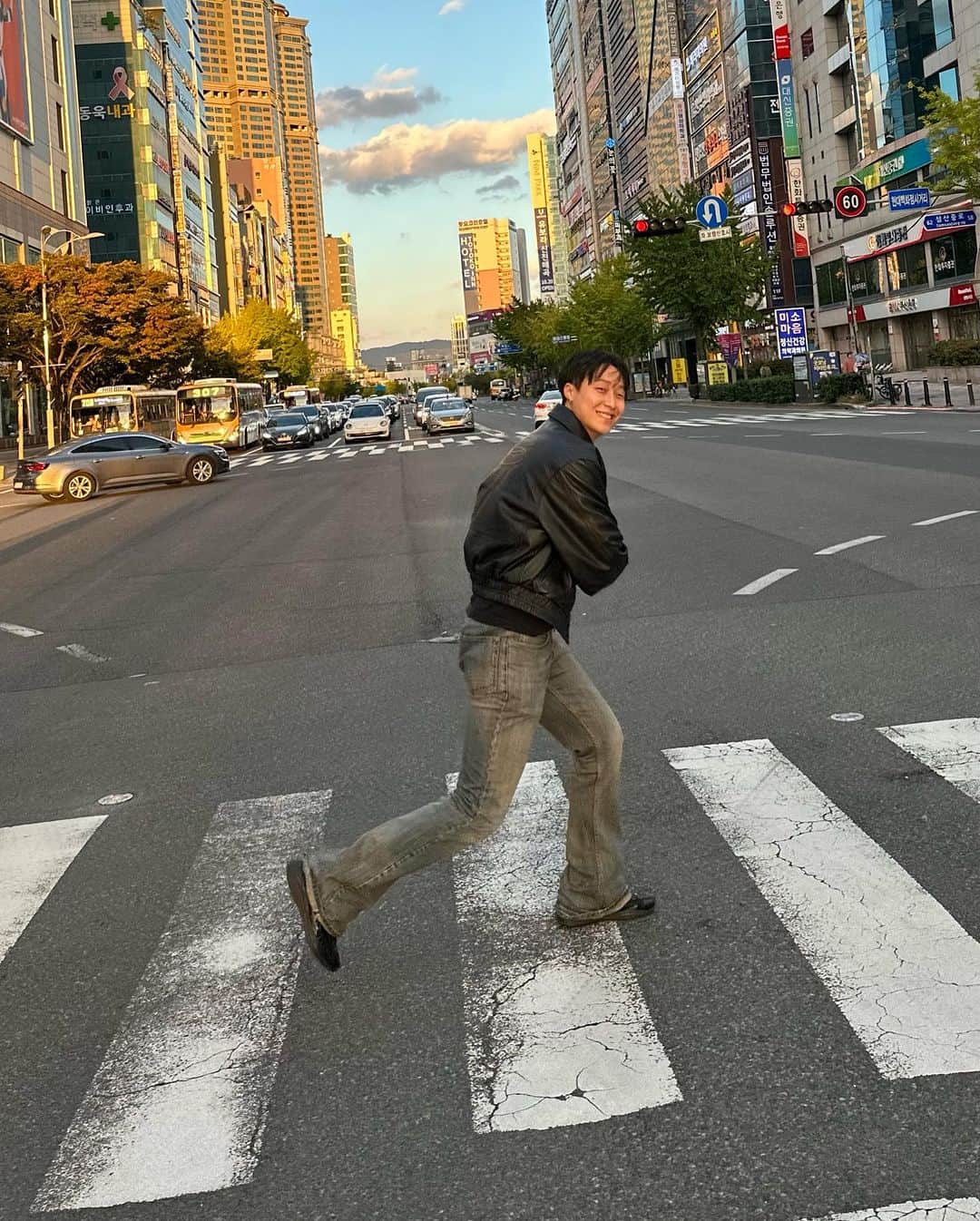イギョムのインスタグラム：「마 살다보니 다 그렇드라~」