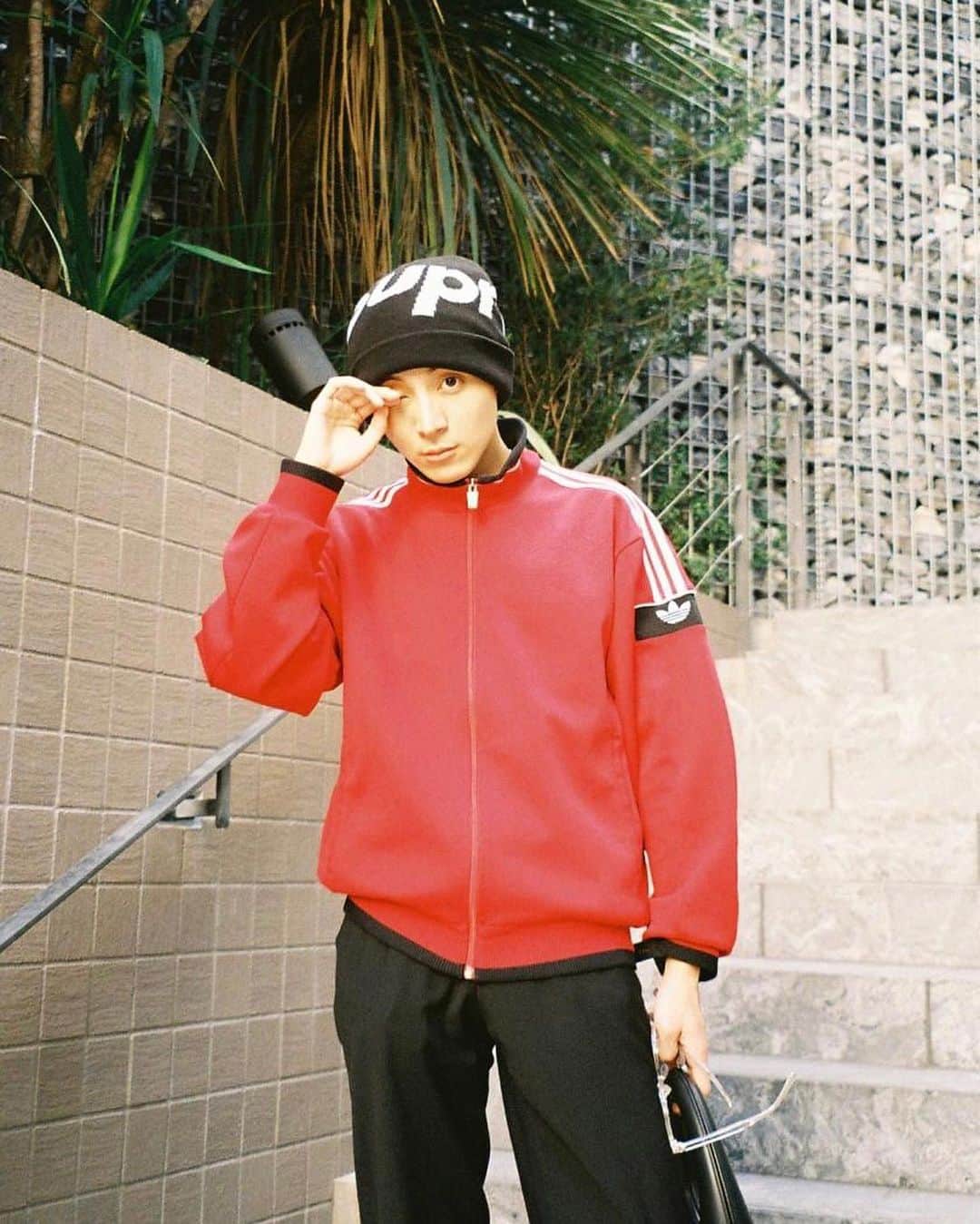 高橋龍之介のインスタグラム：「🎞️現像~!  この季節のレッドなジャージぃぃ🔥❤️‍🔥」
