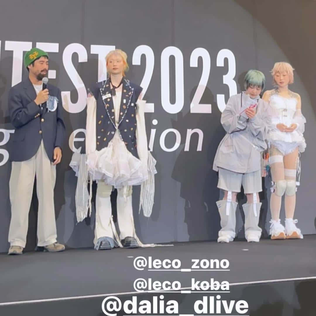 内田聡一郎さんのインスタグラム写真 - (内田聡一郎Instagram)「@dalia_dlive  D-contest 決勝大会in福岡  フォト審査予選から始まり、 勝ち抜いた全国の猛者が集結し、 競い合ったファイナル。 コンテスト常連者が多く やはりレベルの高い闘いでした。  結果が出たひと、出ないひと それぞれのドラマがあり 胸が熱くなります。  審査したハイセンス部門の中で #内田インスパイア 内田的BEST9  選手、モデル、サポートの皆様 本当にお疲れさまでした！！  ダリアの皆様 本当にありがとうございました！  #ダリア　#DALIA #コンテスト #選手 #美容師　#クリエイティブ #福岡　#決勝 #おつかれさまでした」10月23日 19時36分 - soucuts