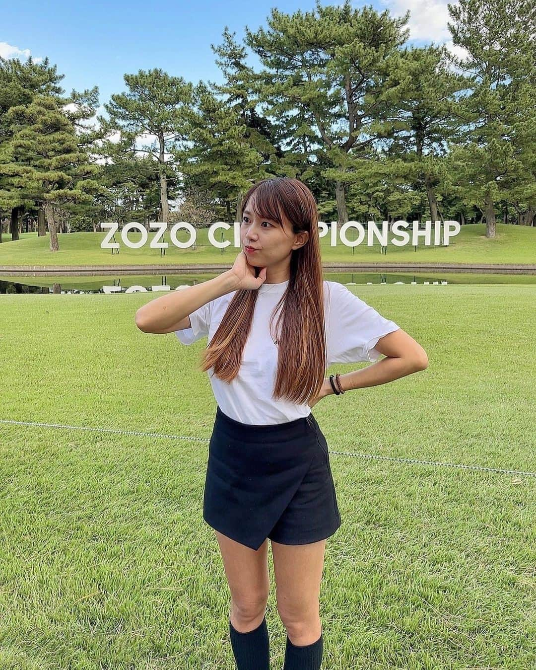 とくさきさんのインスタグラム写真 - (とくさきInstagram)「@zozochamp の思い出プレイバック❤️⛳️ こういう大きな大会に行くと、友達に会えるのも楽しみの1つ✨😌 結構色んな人に会えたけど、写真にあまり残せてなかった。笑 . あのーよく見たら私✌️しかしてないんですけど？🤔笑 ✌️以外のポーズ見つけたい🥺 . 1日娘っちを見ててくれた夫に感謝🥰 #zozochampionship#ZOZOチャンピオンシップ2023」10月23日 19時37分 - tokusaki_golf