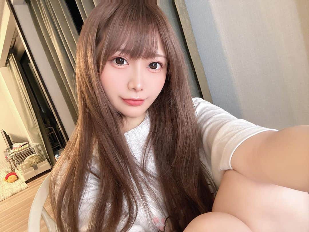 のインスタグラム：「冬でもお家でTシャツ着る系女子です  #photography #cosplay #cosplayer #cosplaygirl #selfie #japanese #歌舞伎町 #新宿 #ミナミ #コンカフェ #コンセプトカフェ #舞々悪魔 #メイドカフェ  #自撮り #せるふぃー  #コンカフェ嬢 #コンカフェ店員 #アイドル #地下アイドル #コスプレ #コスプレイヤー #ルームウェア」
