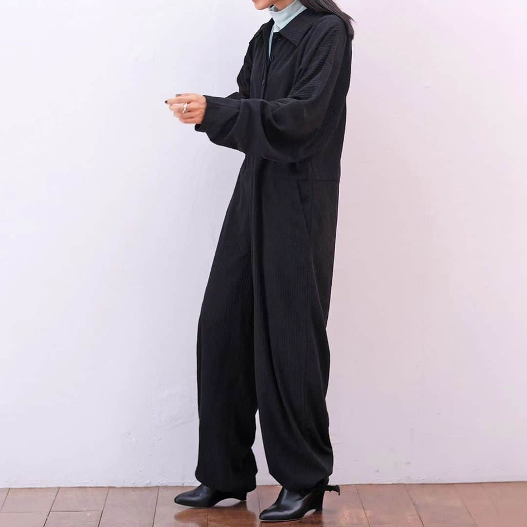 AKTEさんのインスタグラム写真 - (AKTEInstagram)「カットソーベロアジャンプスーツ ブラック/ハニー ¥15,950(tax in)  #akte #fashion #style #アクテ」10月23日 19時42分 - akte_official