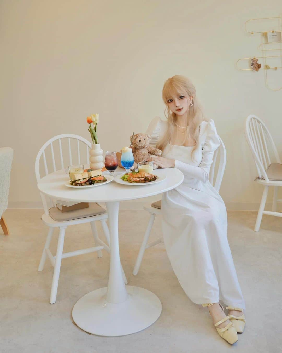 くまくまくまさんのインスタグラム写真 - (くまくまくまInstagram)「淡色カフェ🧸♡  北越谷にある韓国っぽカフェ🧸♡  店内は白を基調とした雰囲気で可愛いらしい☕️  メニュー豊富で 映えグッズも自由に使えるよん🌷  ┈┈┈┈┈┈┈┈┈┈ 「teddy bisscuit cafe」  埼玉県越谷市北越谷4-4-1 荻野ビル 2F  #穴場カフェ#穴場スポット#埼玉カフェ#韓国カフェ#埼玉カフェ#tokyocafe#韓国っぽ#映えカフェ#淡色カフェ」10月23日 19時55分 - dango_kuma