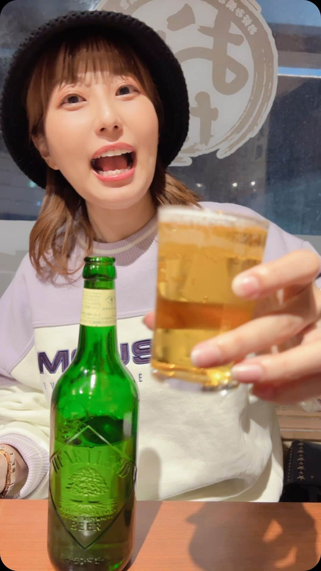 天野麻菜のインスタグラム：「ビール女子。3639  #ビール #ビール女子 #beer #beerstagram #お酒 #アルコール #タレント #グラビア #女優 #天野麻菜 #休まず #毎日飲んでる #記録更新中 #ビールのcm #オファー待ち #ビール大好き #乾杯 #乾杯シリーズ #1日1ビール #9年以上 #続けてる #まだまだ #これから  #今日で #3639日目 #お好み焼き #ハートランド」