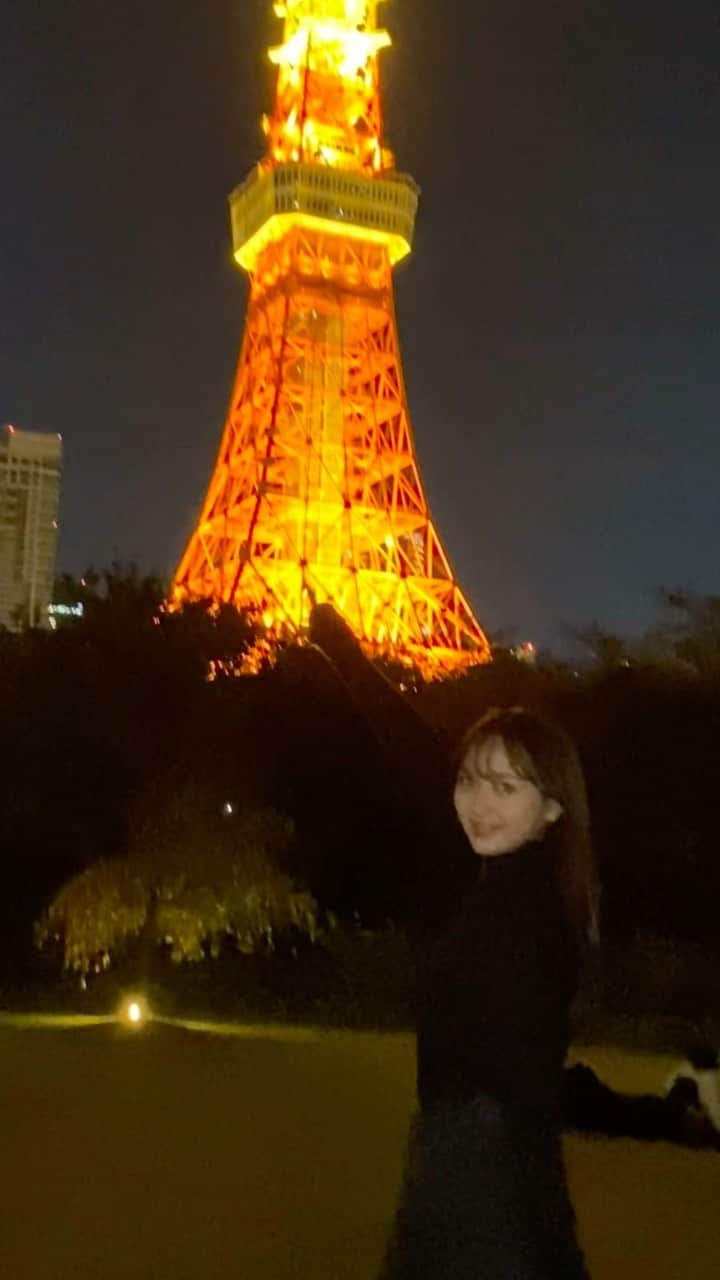 加藤栞のインスタグラム：「🗼」